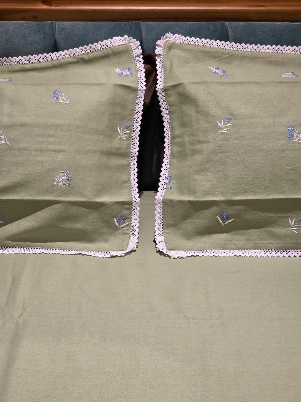 King Size Embroidered Lace Bedsheet Set