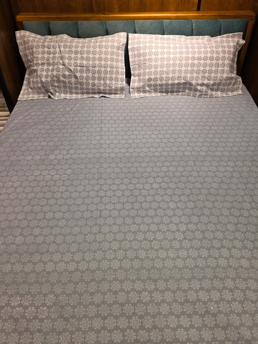 King Size Contrast Bedsheet Set