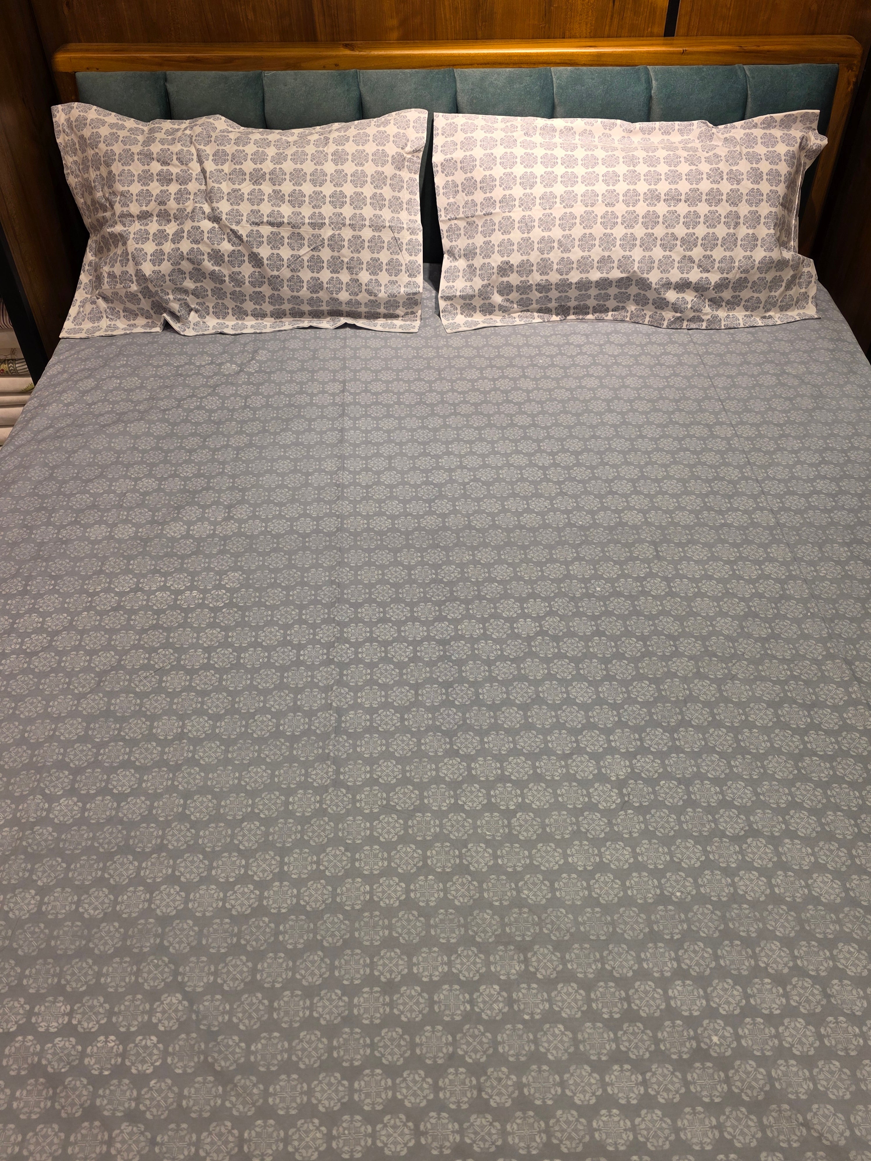 King Size Contrast Bedsheet Set