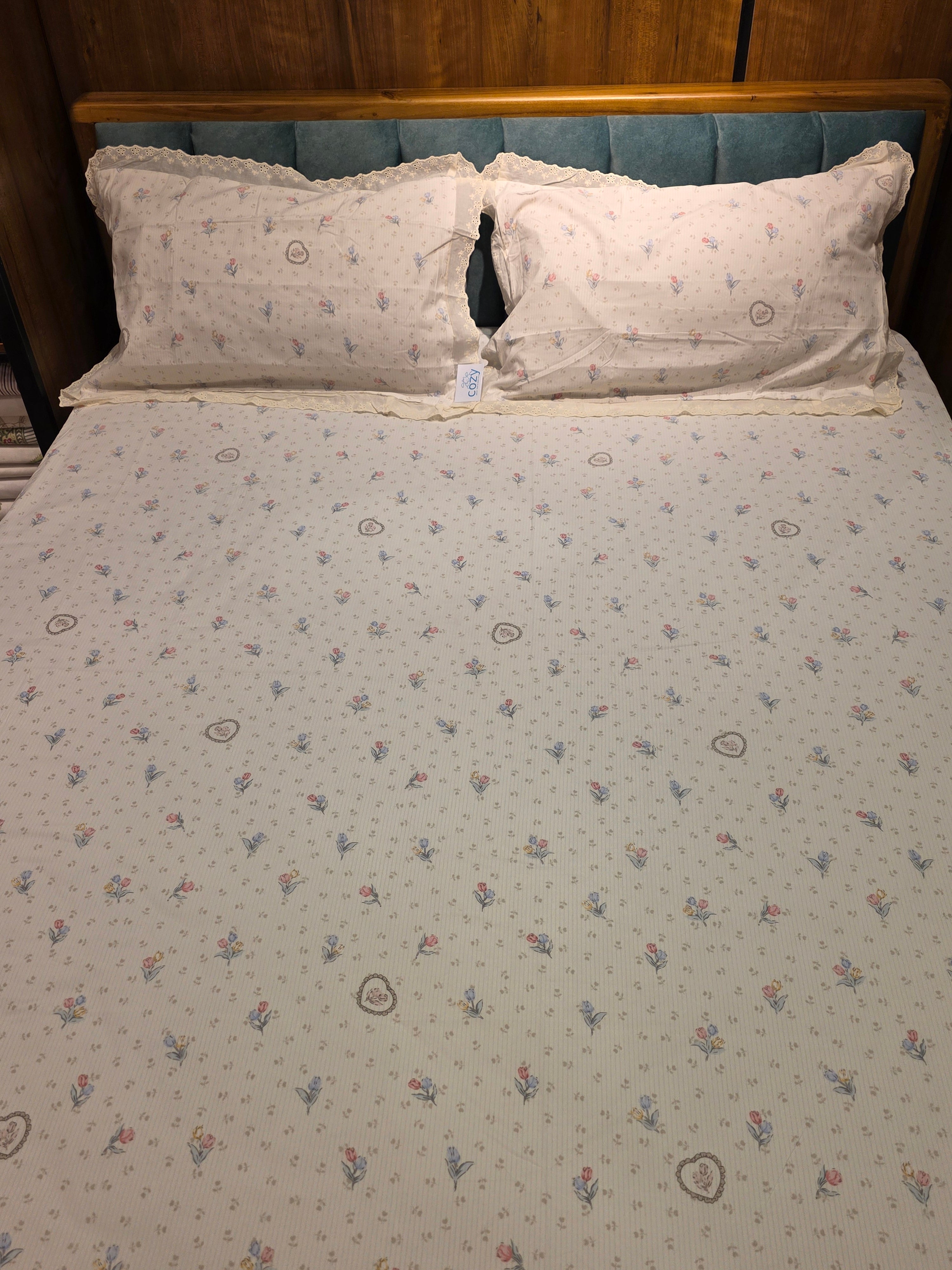 Queen Size Lace Bedsheet Set