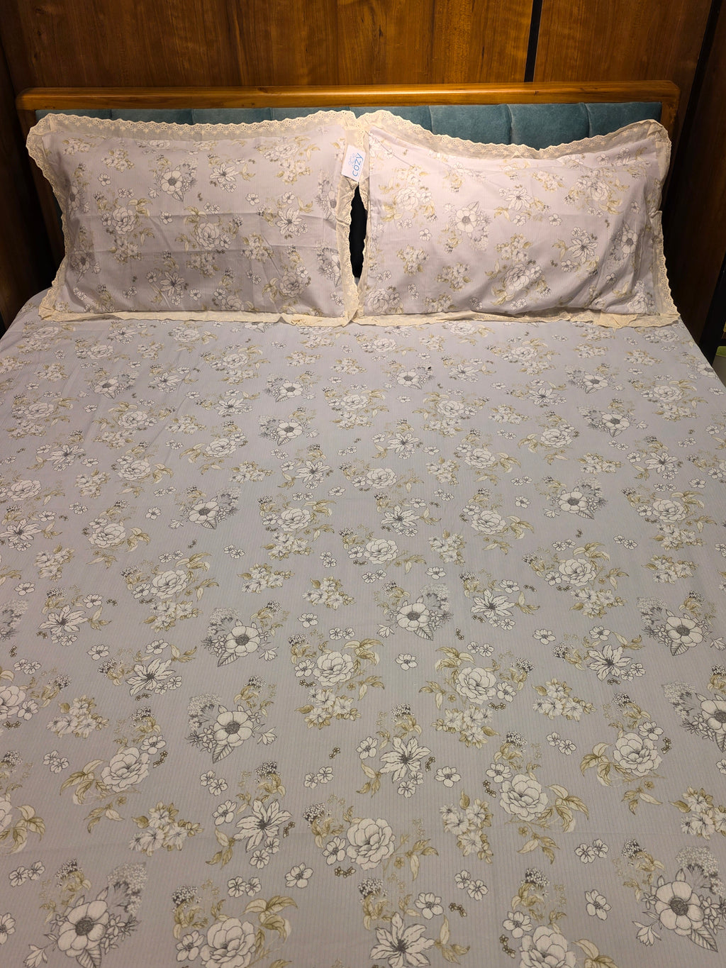 Queen Size Lace Bedsheet Set
