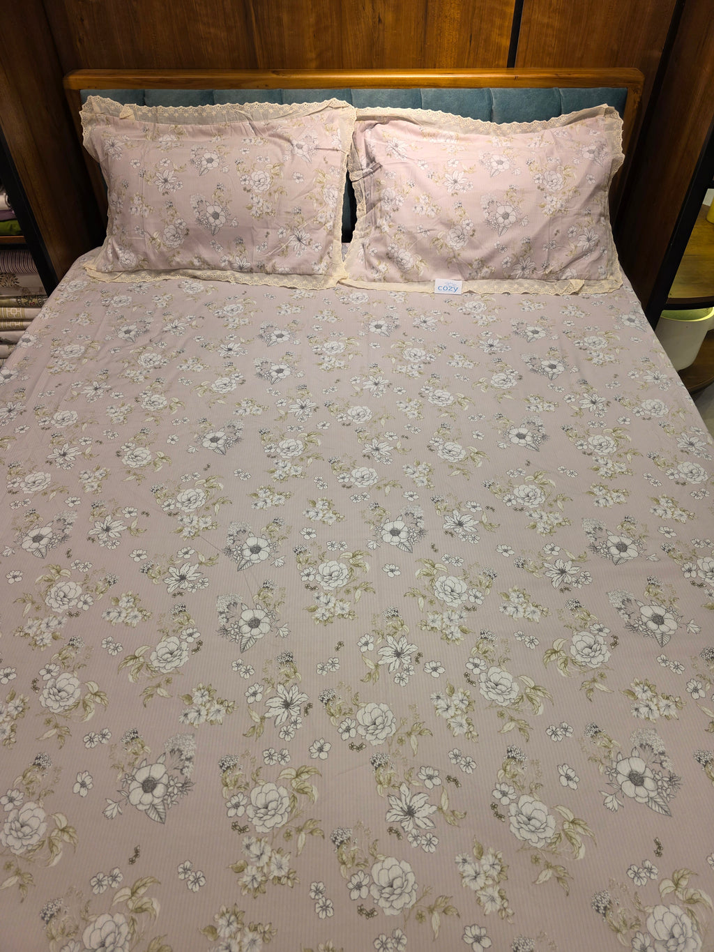 Queen Size Lace Bedsheet Set