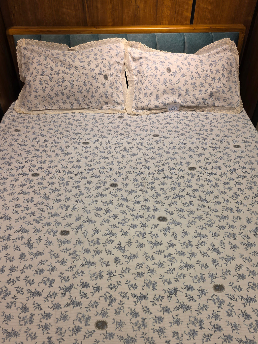 Queen Size Lace Bedsheet Set
