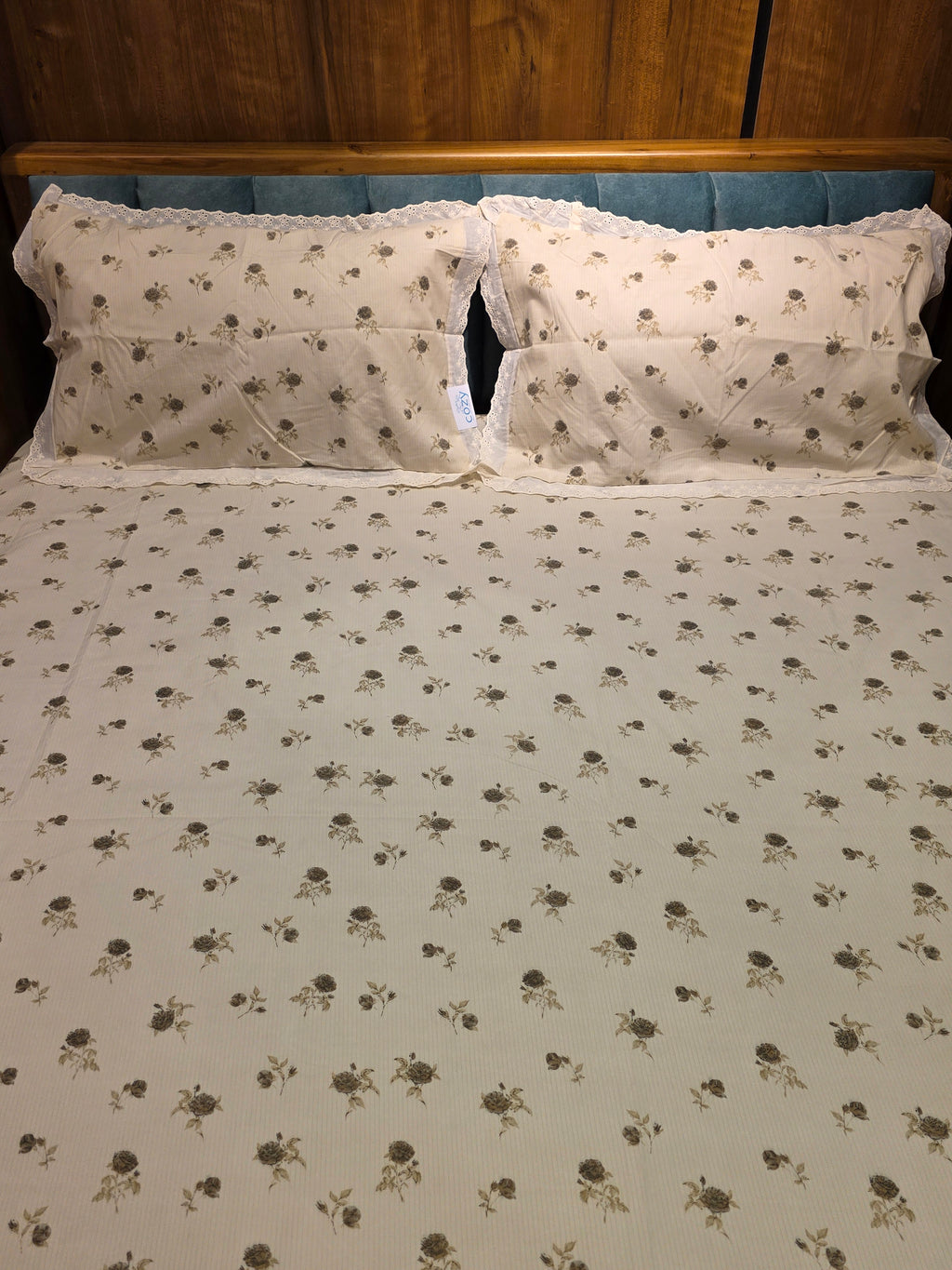 Queen Size Lace Bedsheet Set