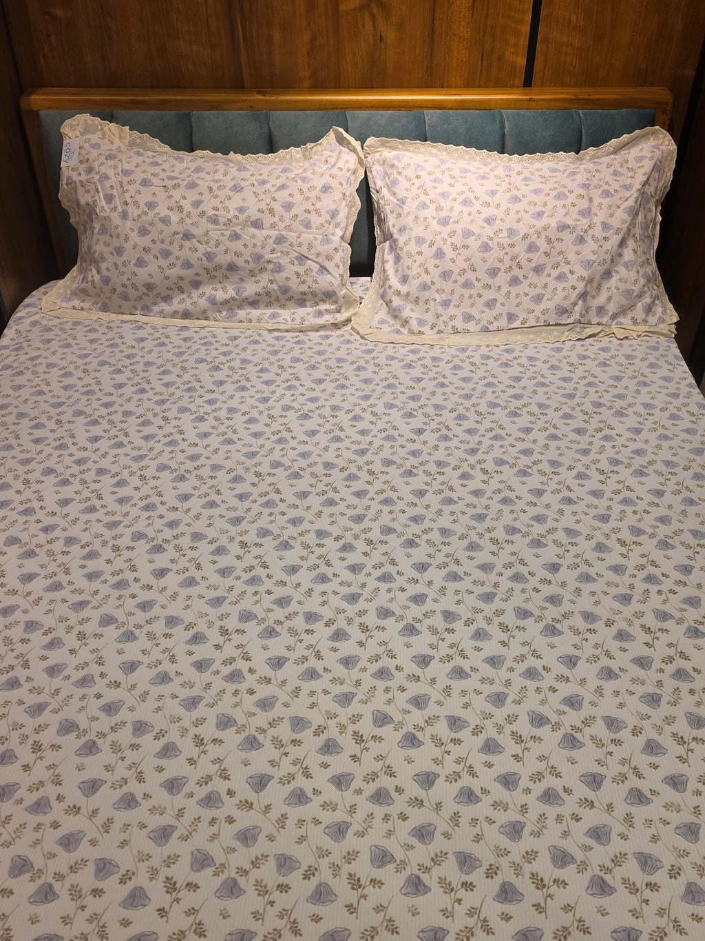 Queen Size Lace Bedsheet Set