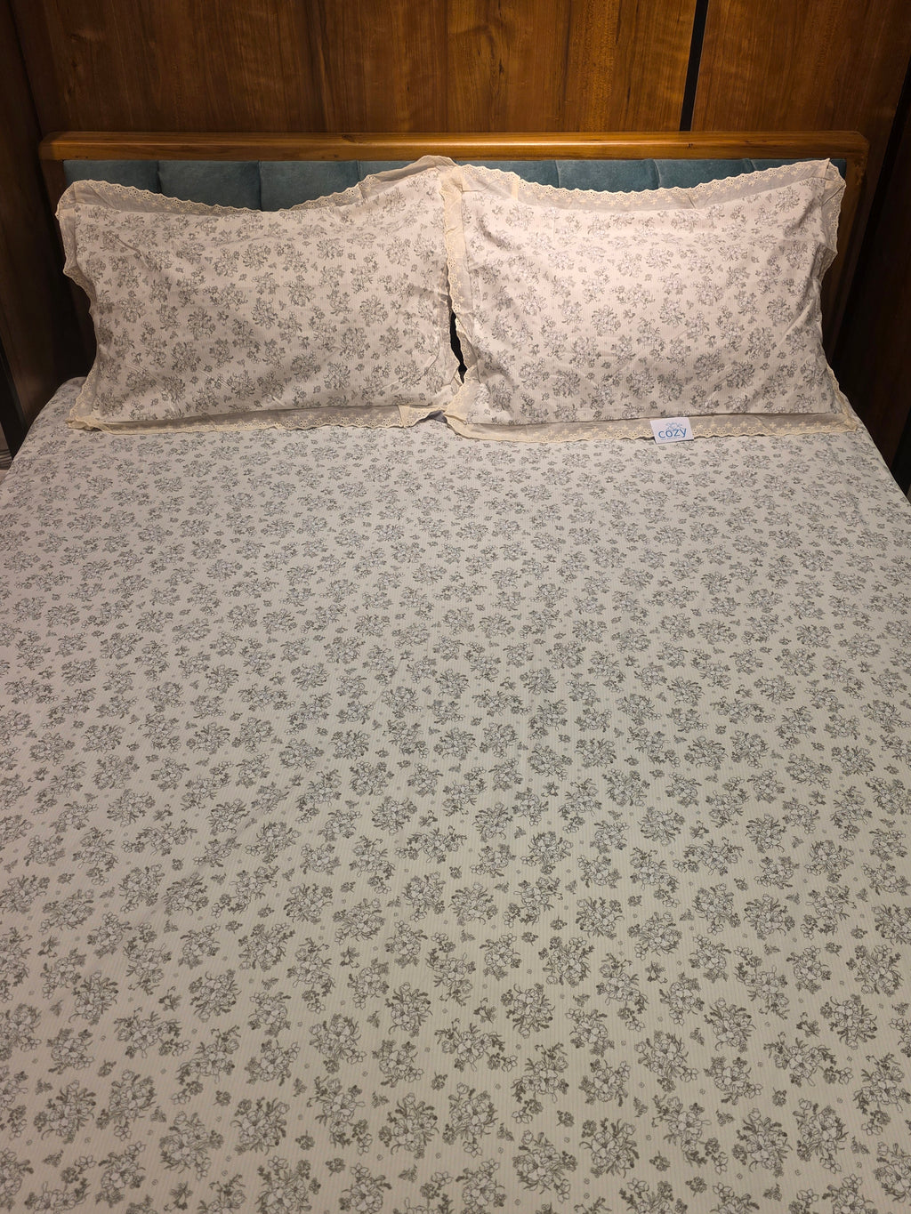 Queen Size Lace Bedsheet Set