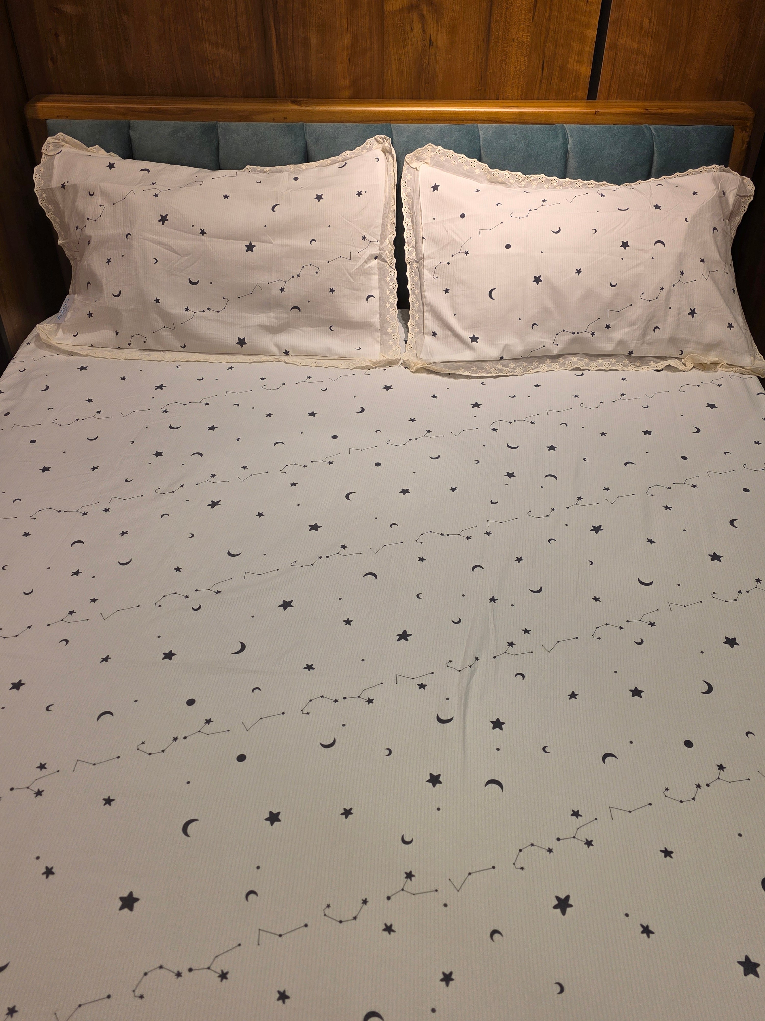 Queen Size Lace Bedsheet Set