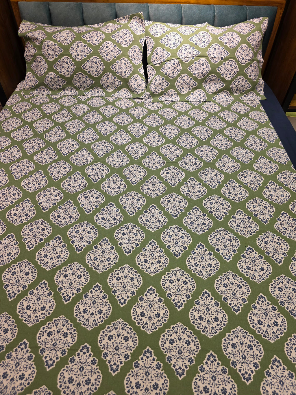 King Border Bedsheet Set