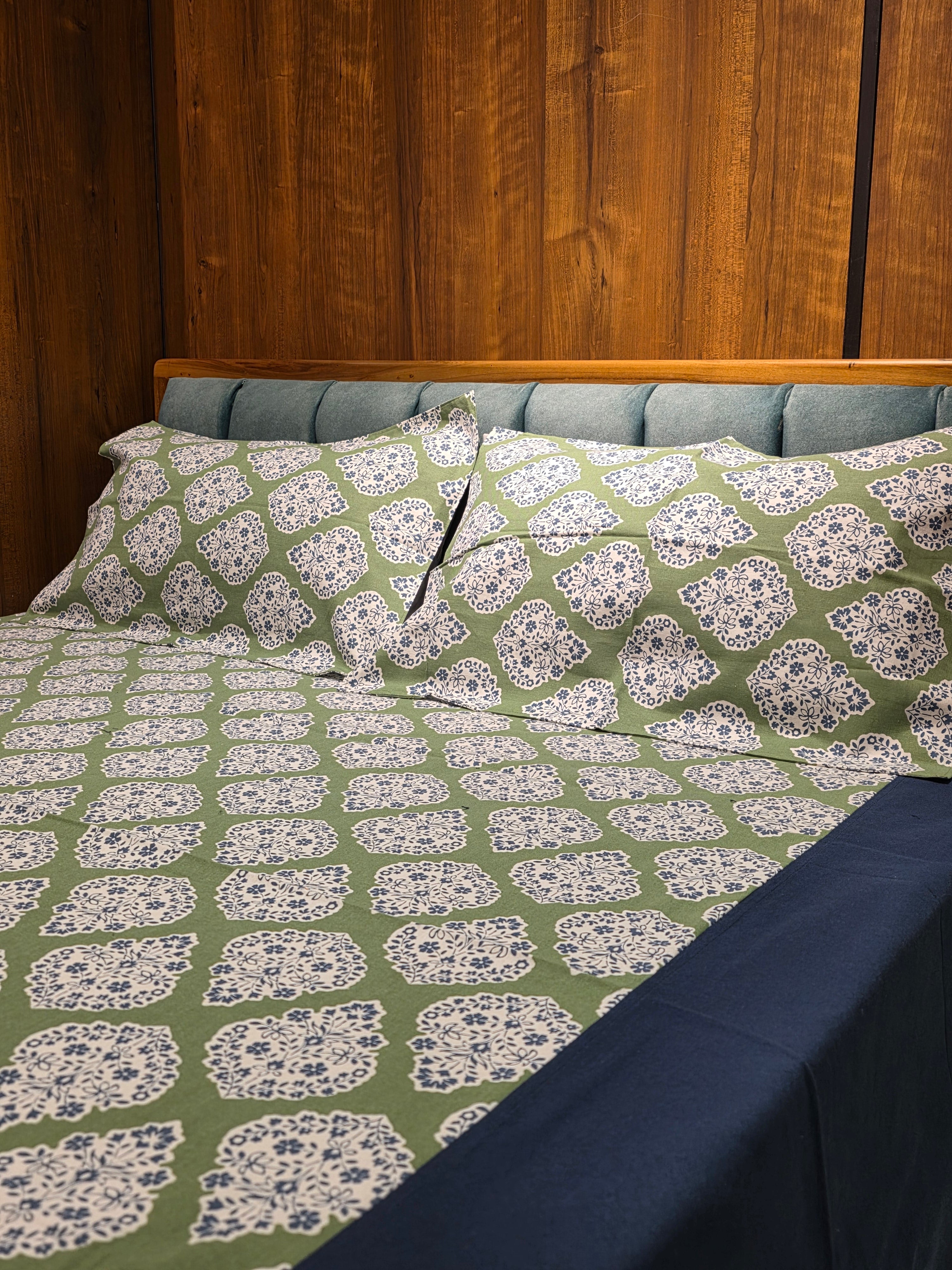 King Border Bedsheet Set