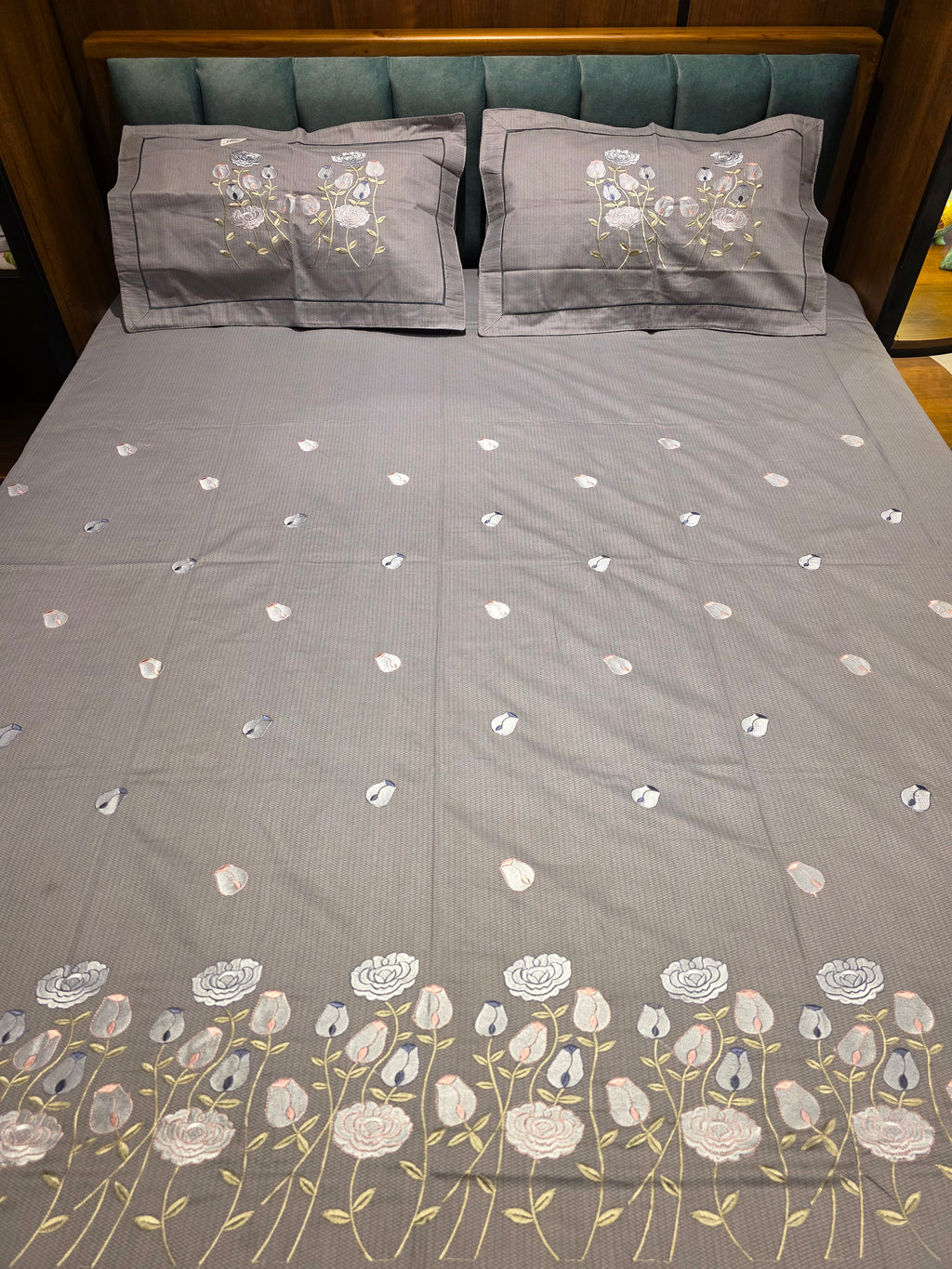 King Size Embroidered Bedsheet Set