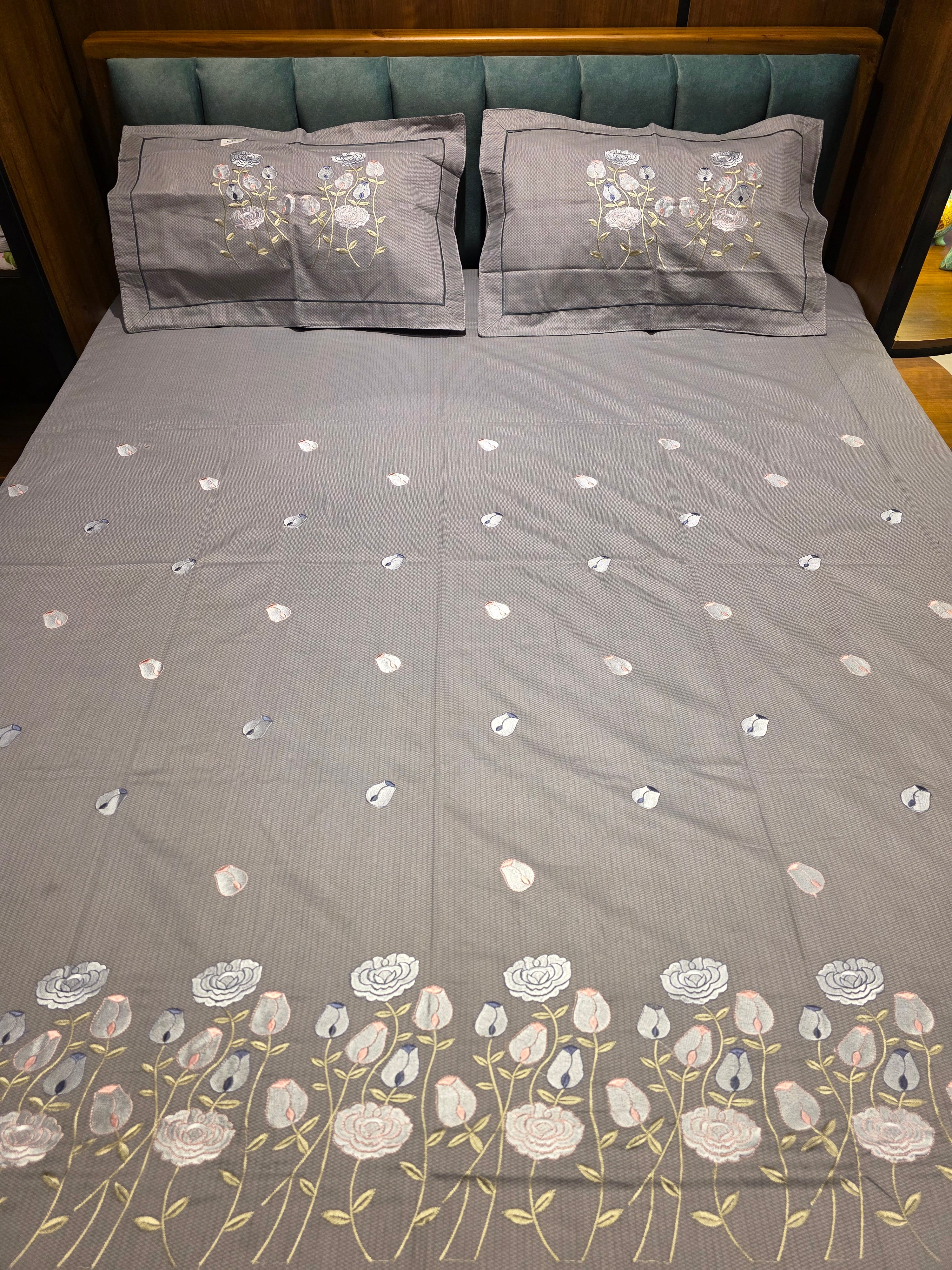 King Size Embroidered Bedsheet Set