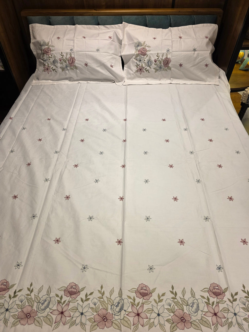 King Size Embroidered Bedsheet Set
