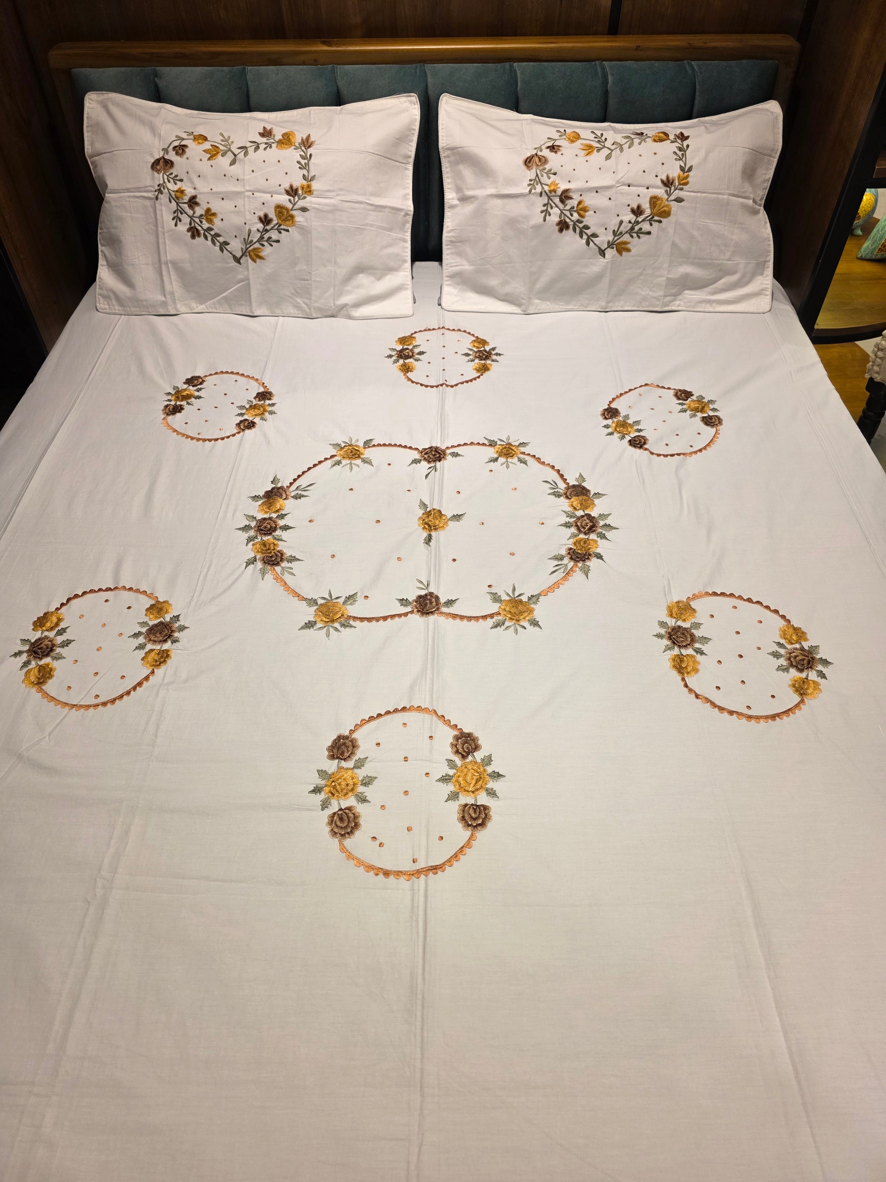 King Size Embroidered Bedsheet Set