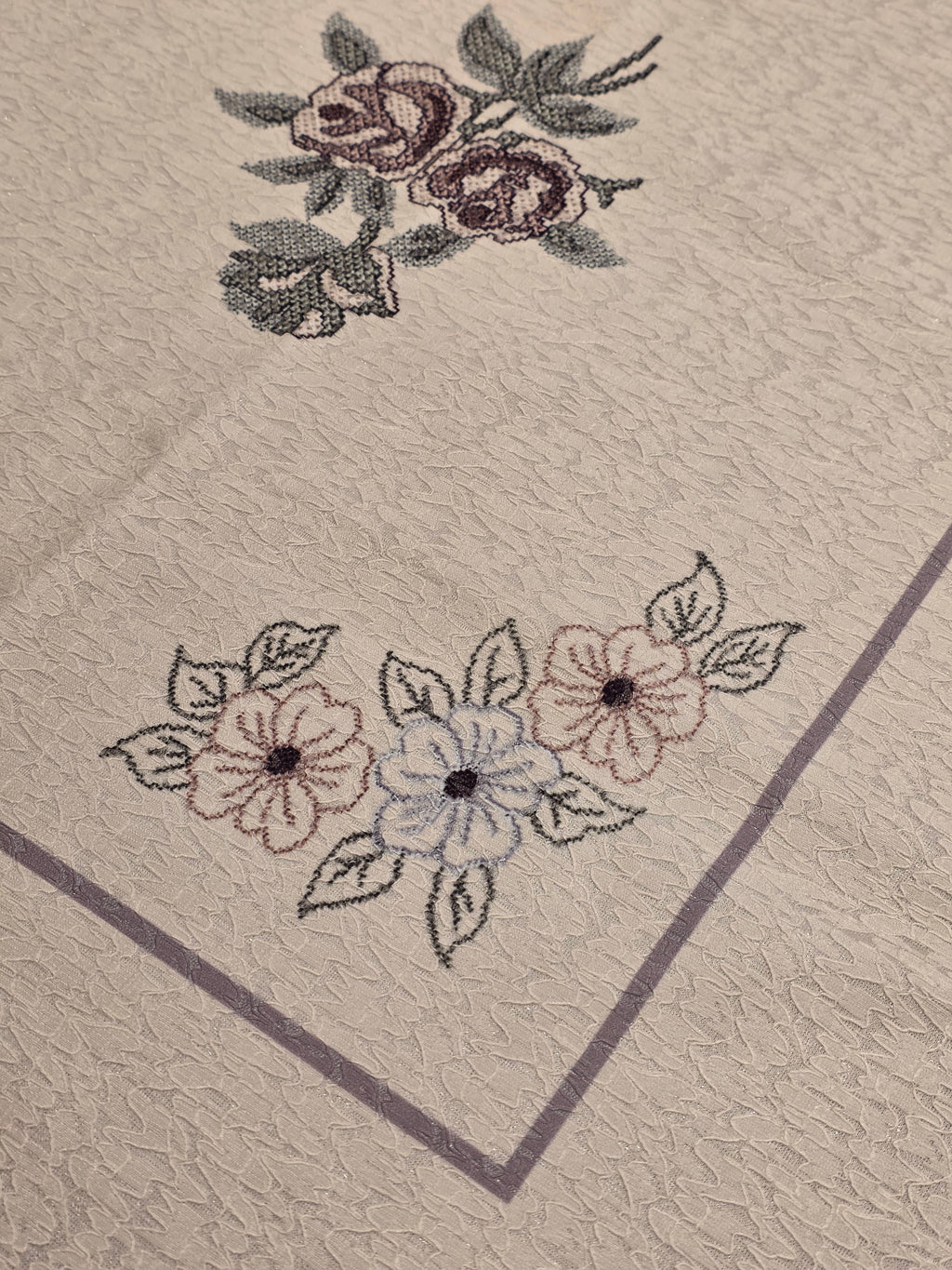 Lace Detail Table Cloth
