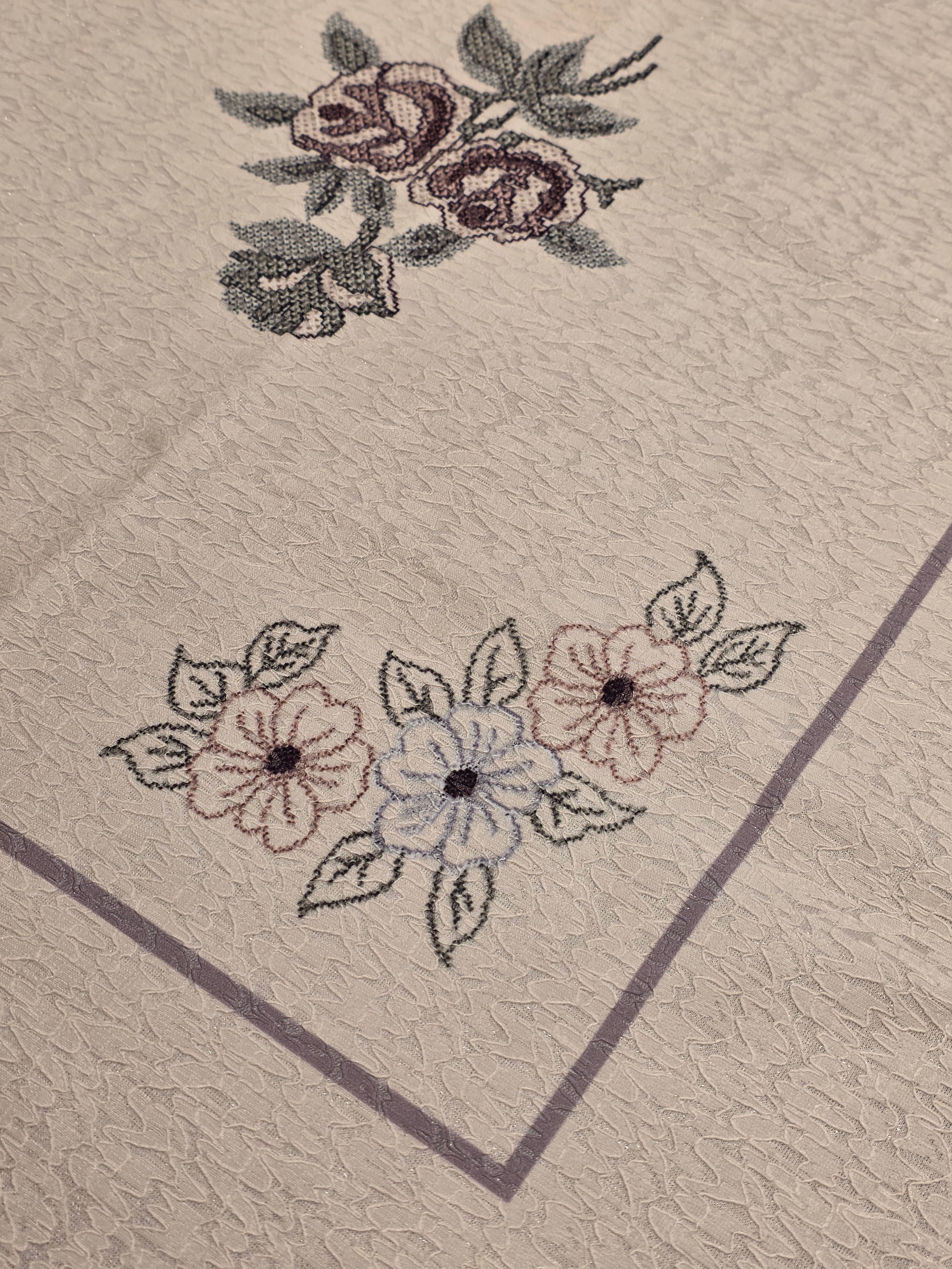 Lace Detail Table Cloth