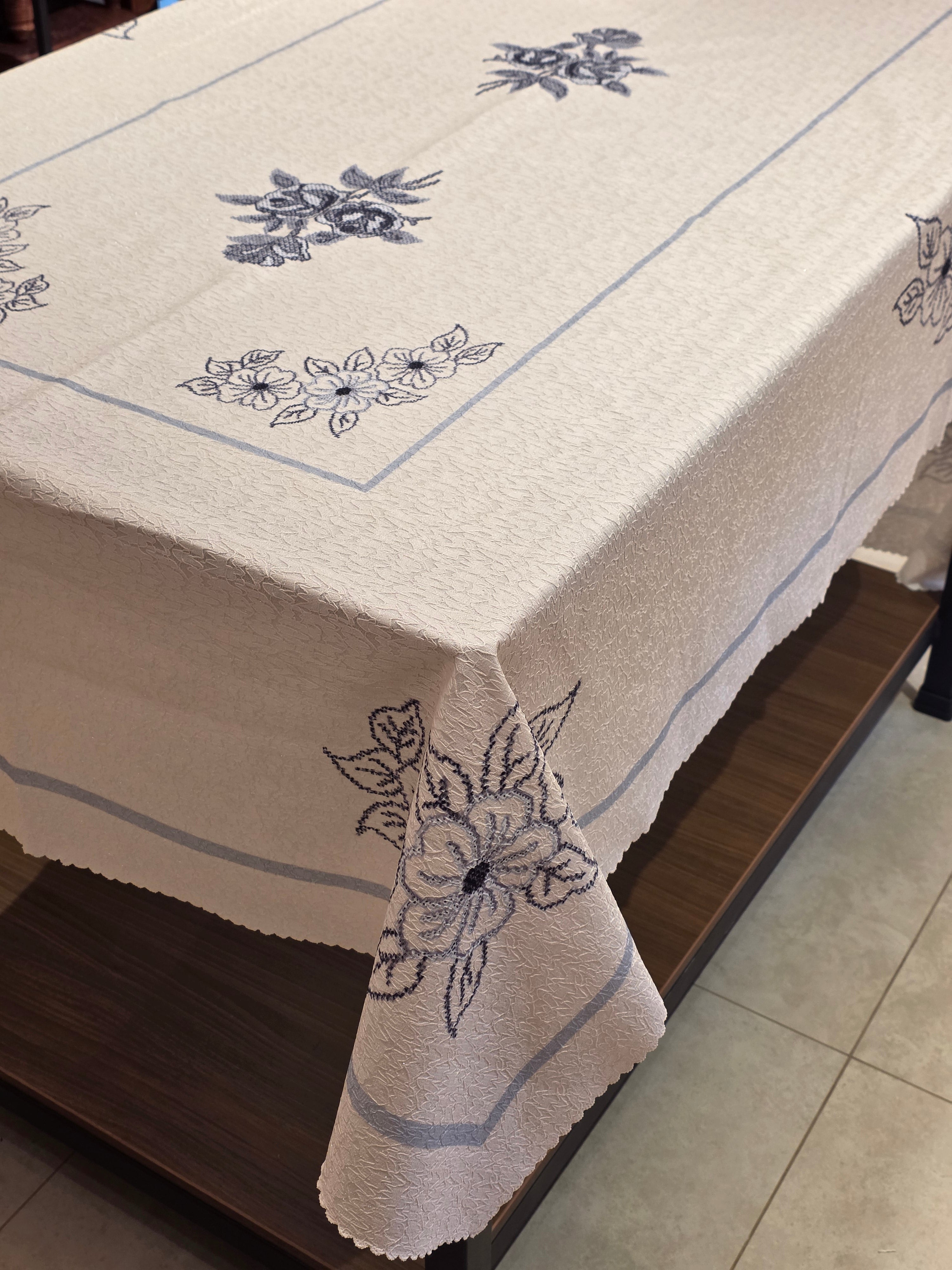 Lace Detail Table Cloth