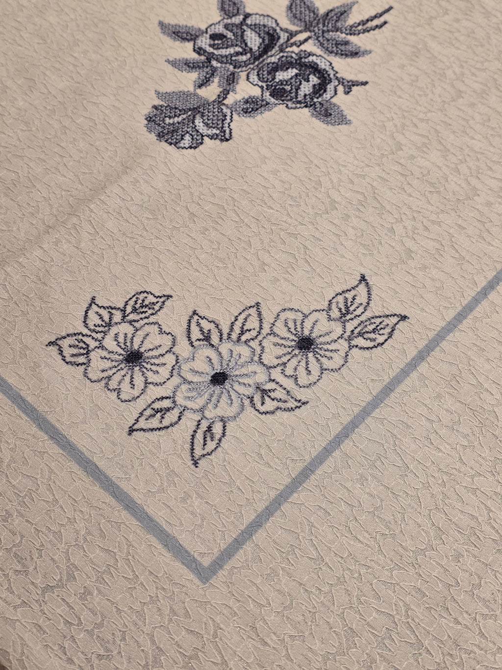 Lace Detail Table Cloth