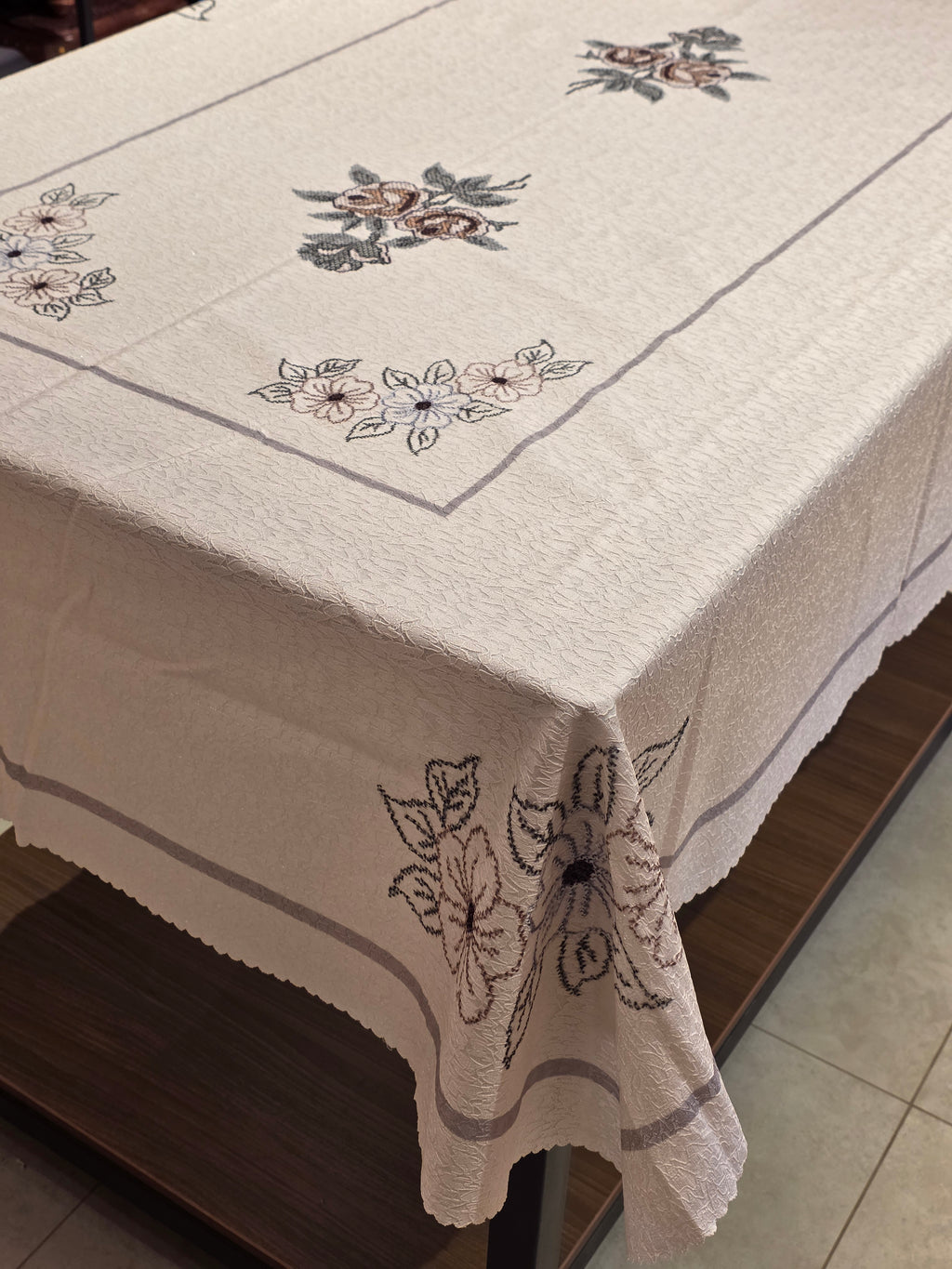Lace Detail Table Cloth