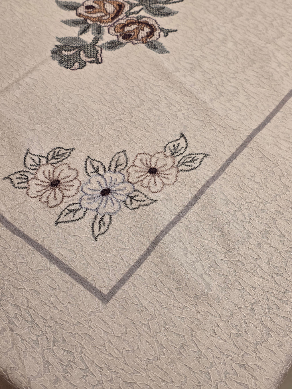 Lace Detail Table Cloth
