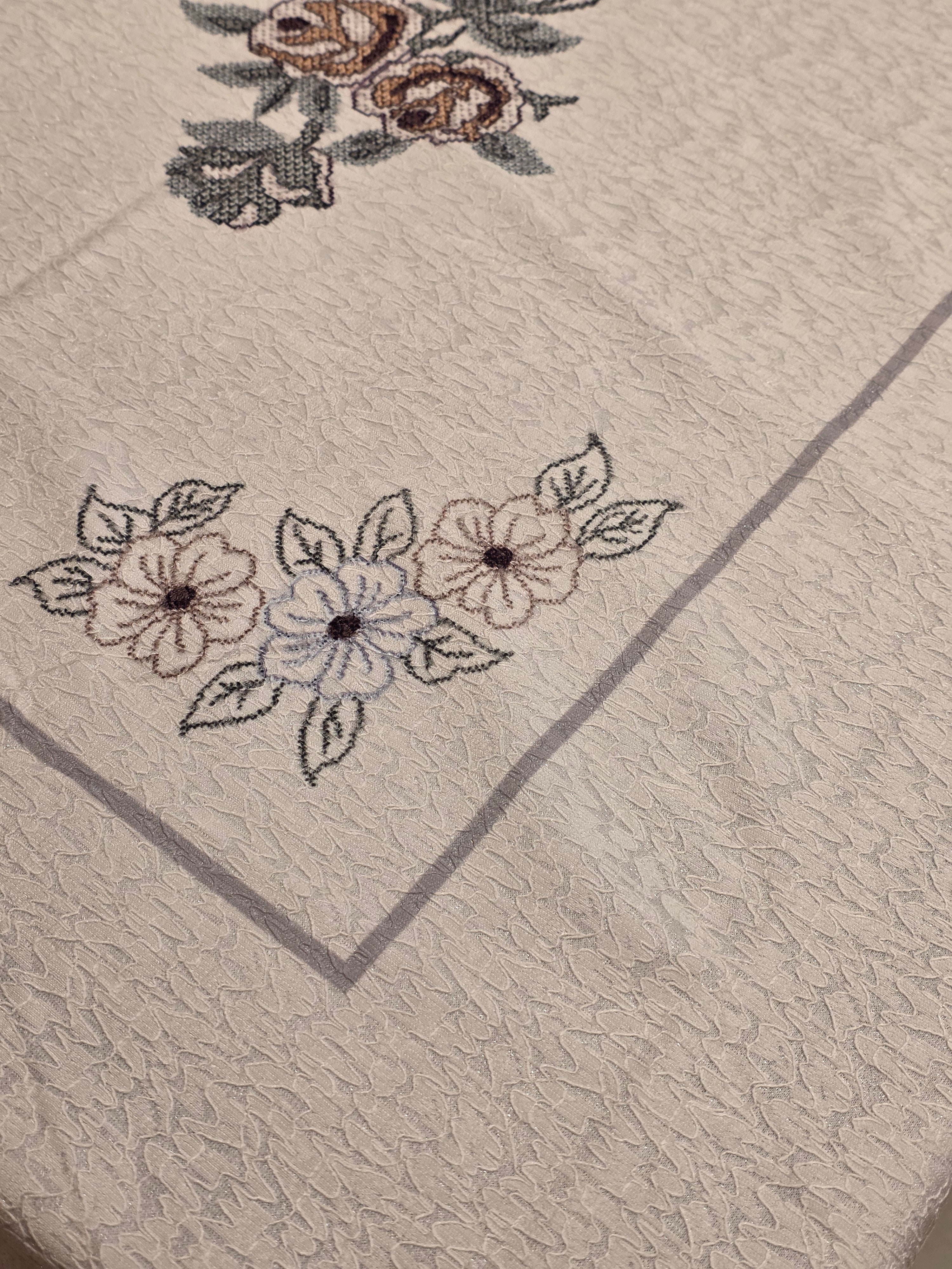 Lace Detail Table Cloth