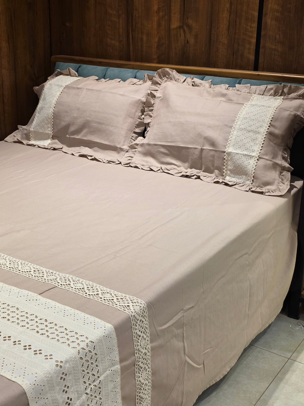 Elegant Hakoba Lace Bedsheet
