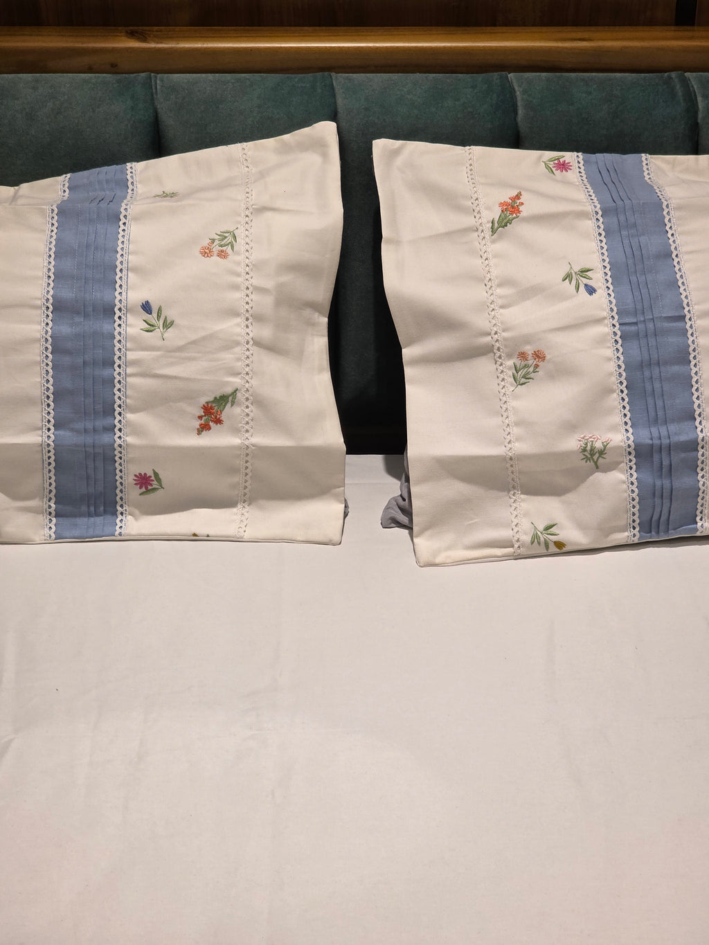 King Size Embroidered Lace Bedsheet Set