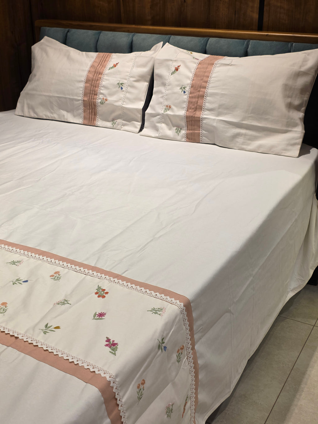 King Size Embroidered Lace Bedsheet Set