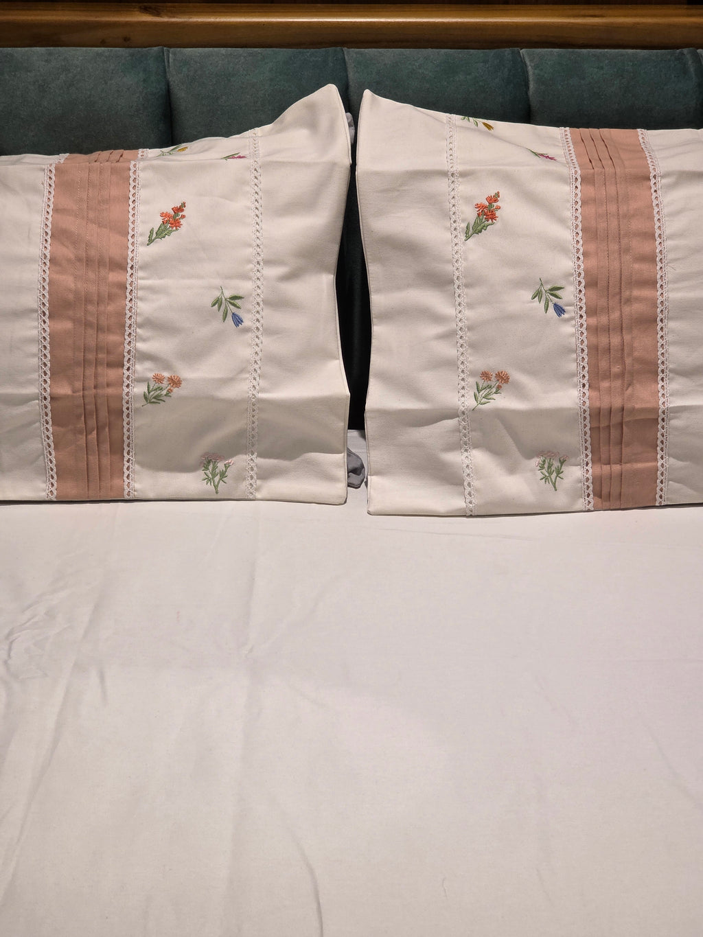King Size Embroidered Lace Bedsheet Set