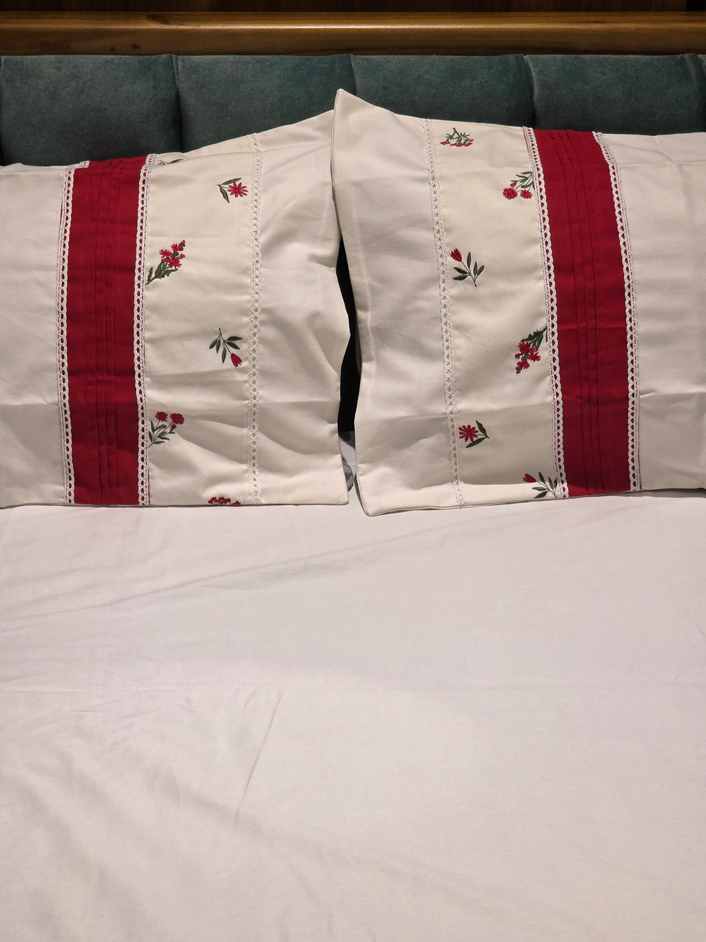 King Size Embroidered Lace Bedsheet Set