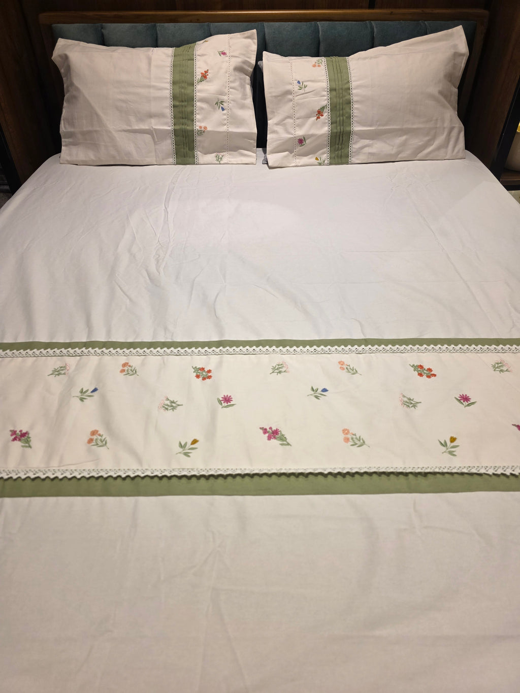 King Size Embroidered Lace Bedsheet Set