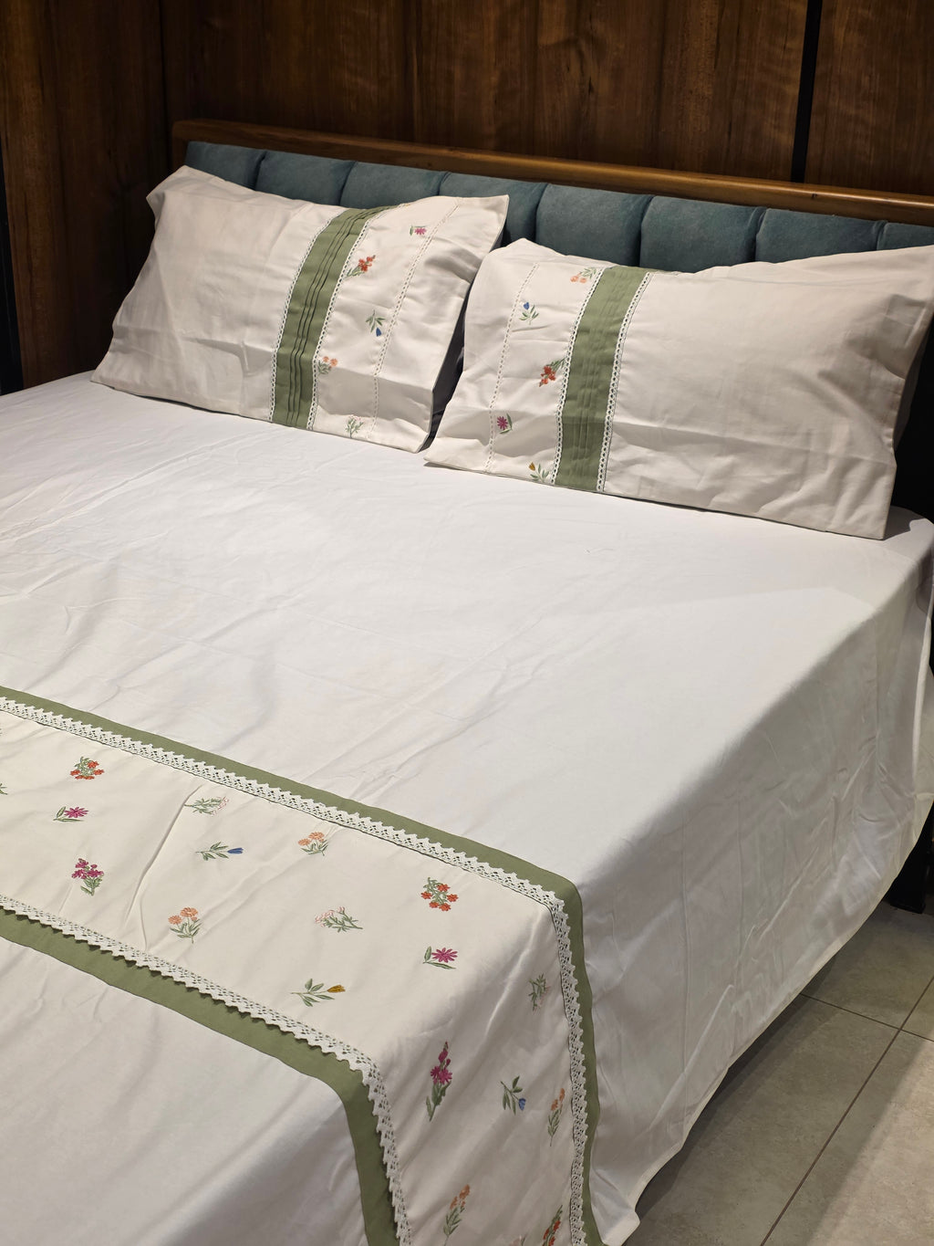 King Size Embroidered Lace Bedsheet Set