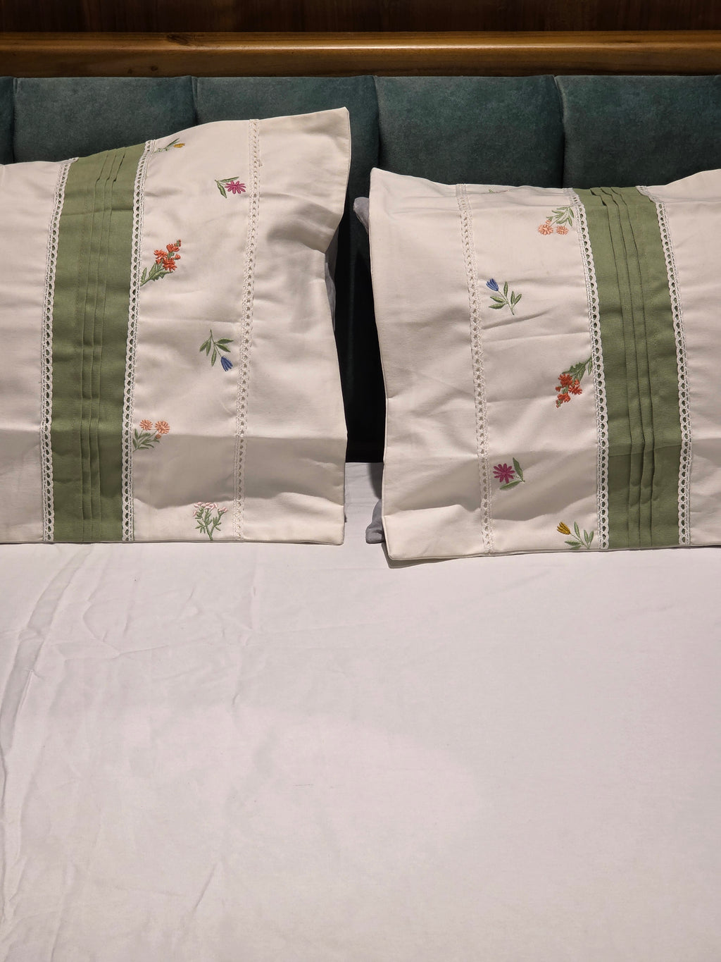 King Size Embroidered Lace Bedsheet Set