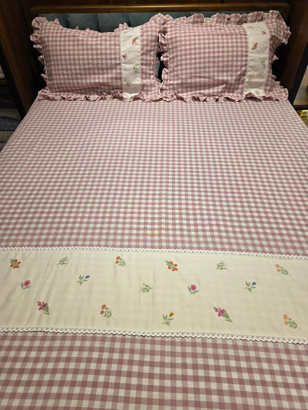 Gingham Queen Lace Bedsheet Set