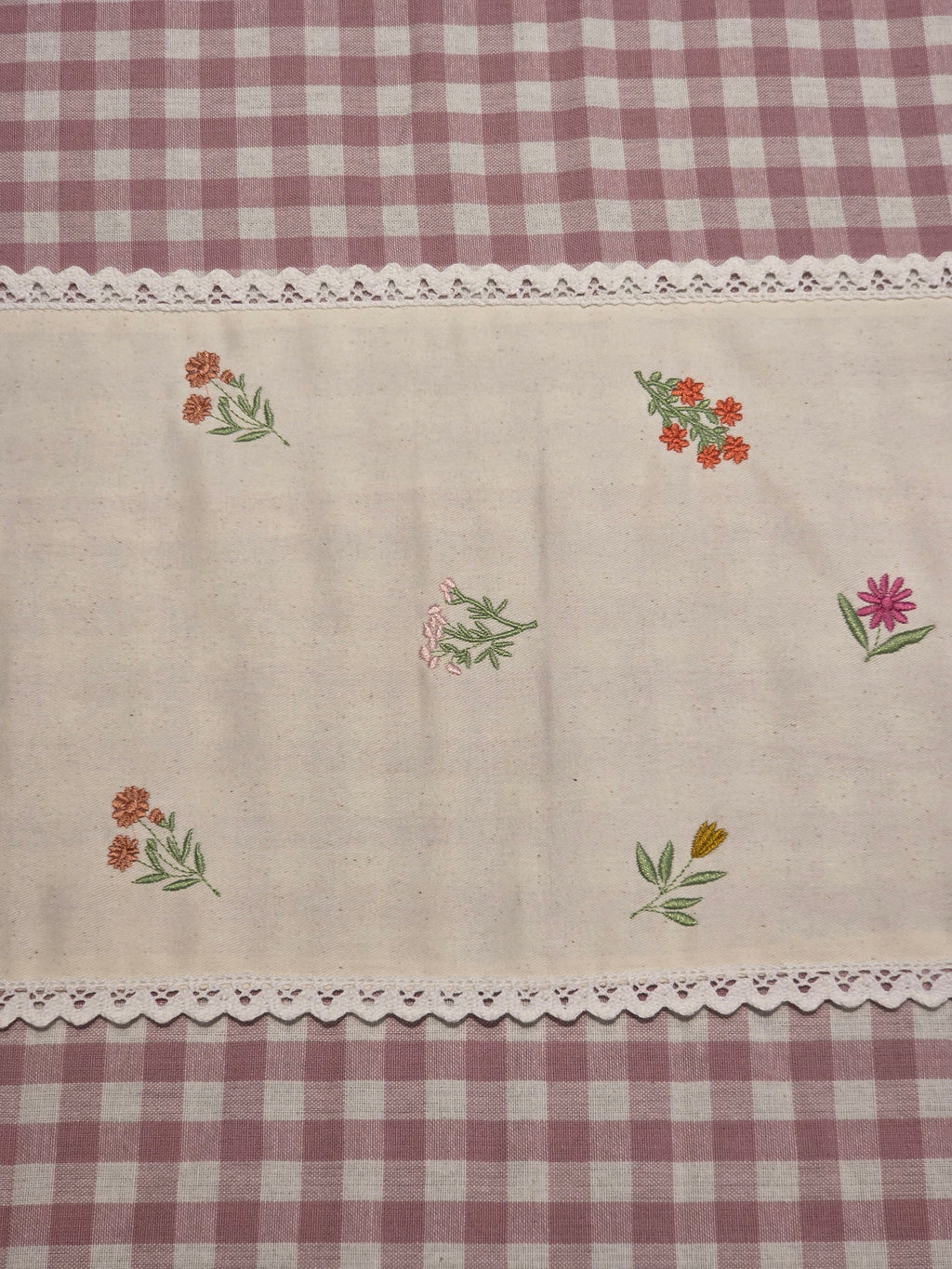 Gingham Queen Lace Bedsheet Set