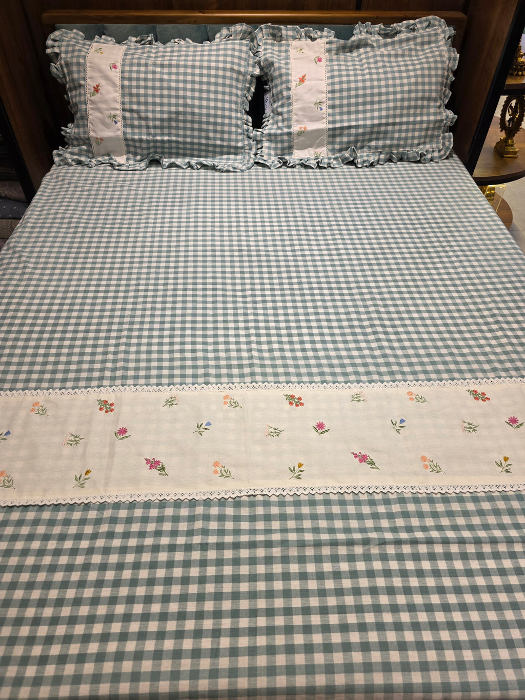 Gingham King Lace Bedsheet Set