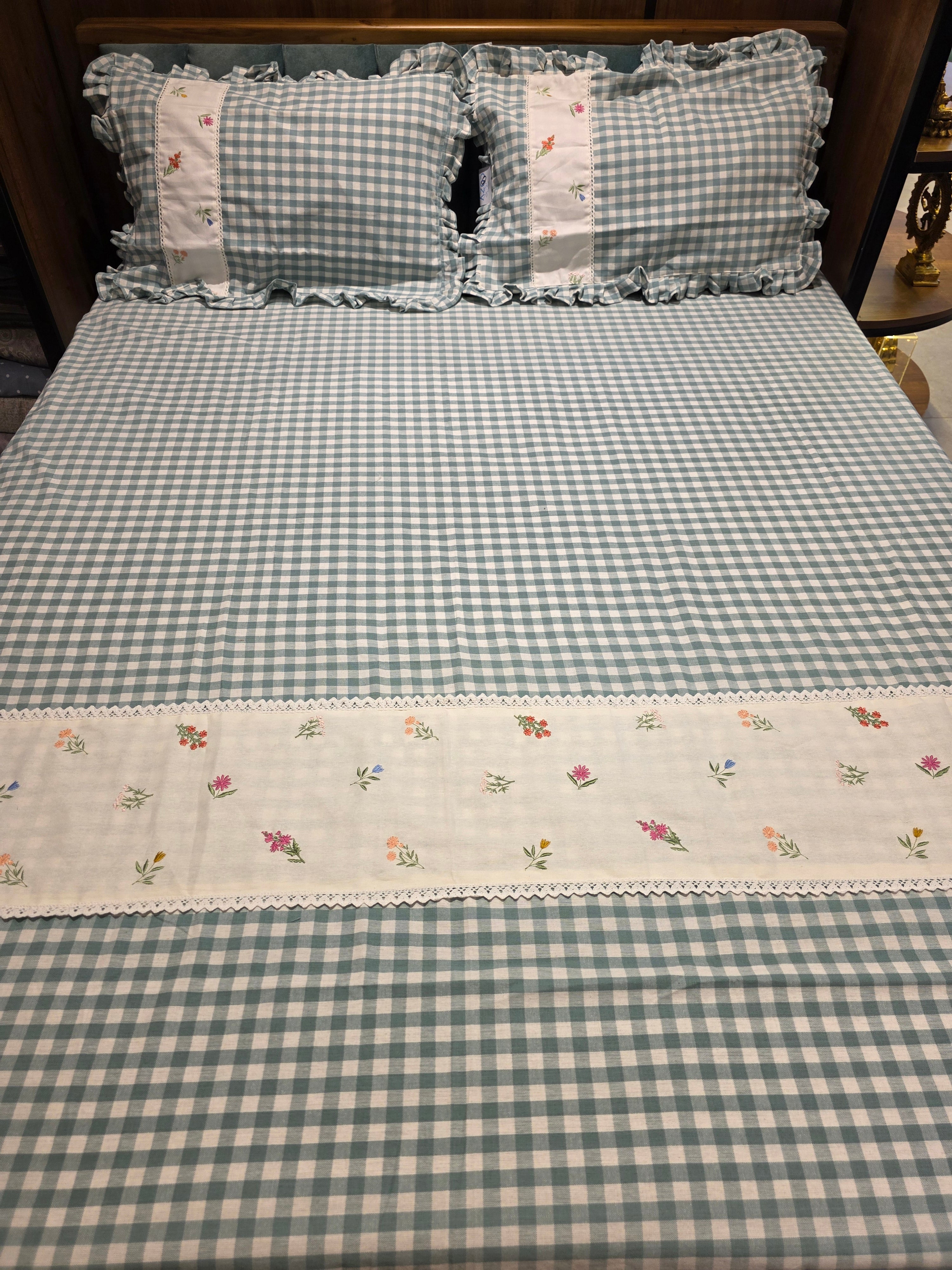 Gingham King Lace Bedsheet Set