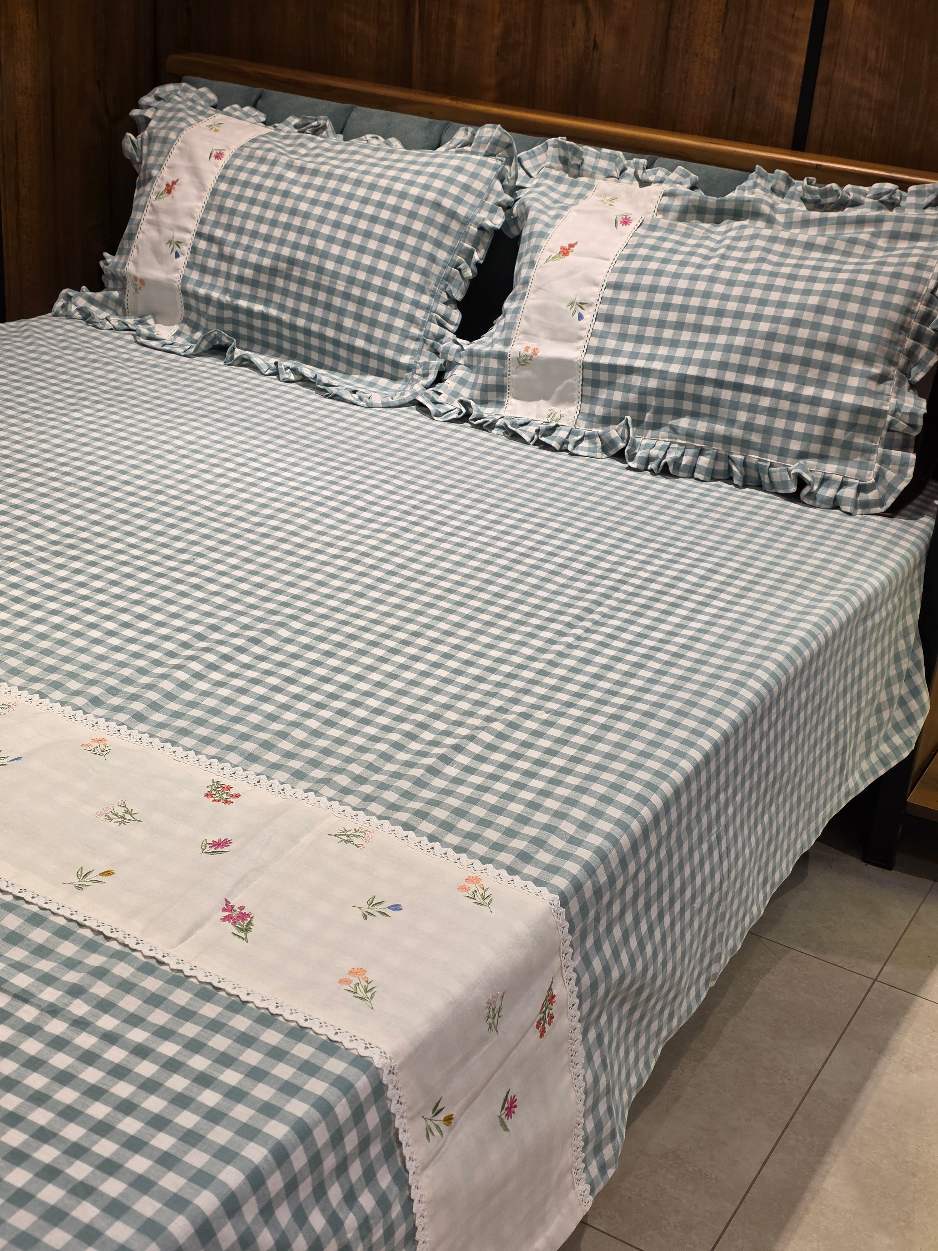 Gingham King Lace Bedsheet Set