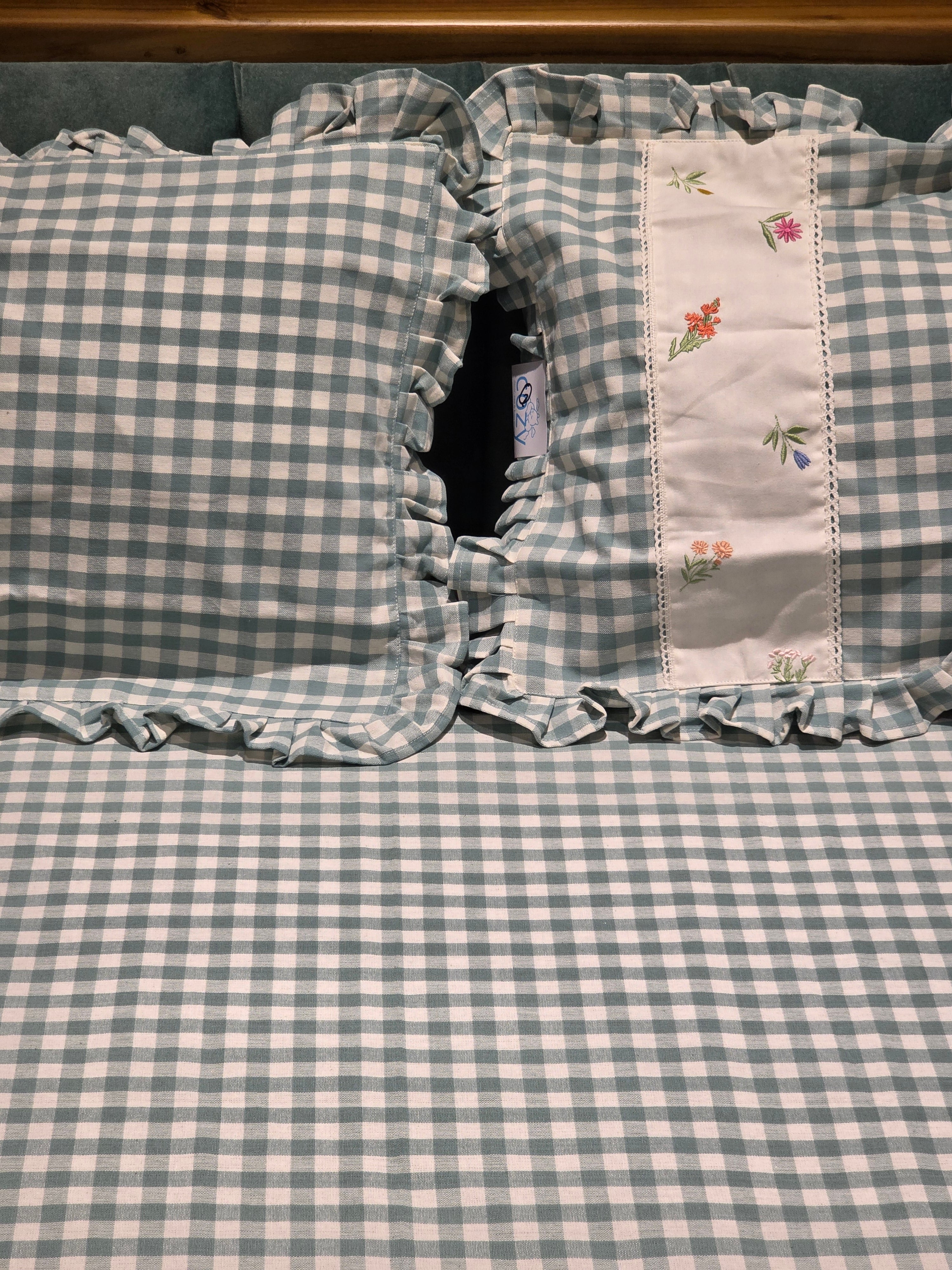 Gingham Queen Lace Bedsheet Set