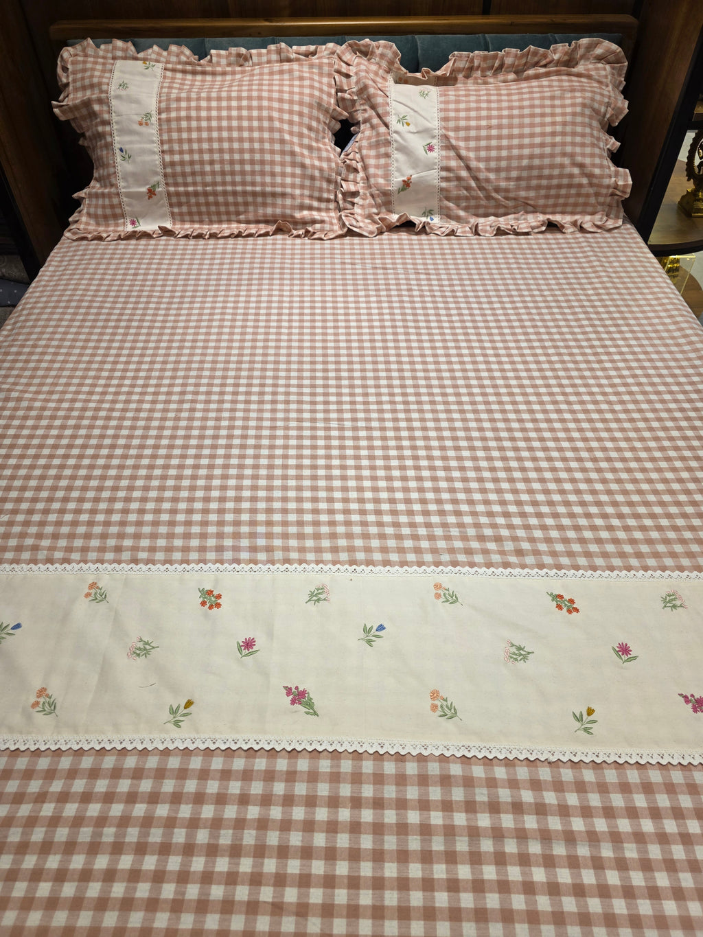 Gingham Queen Lace Bedsheet Set