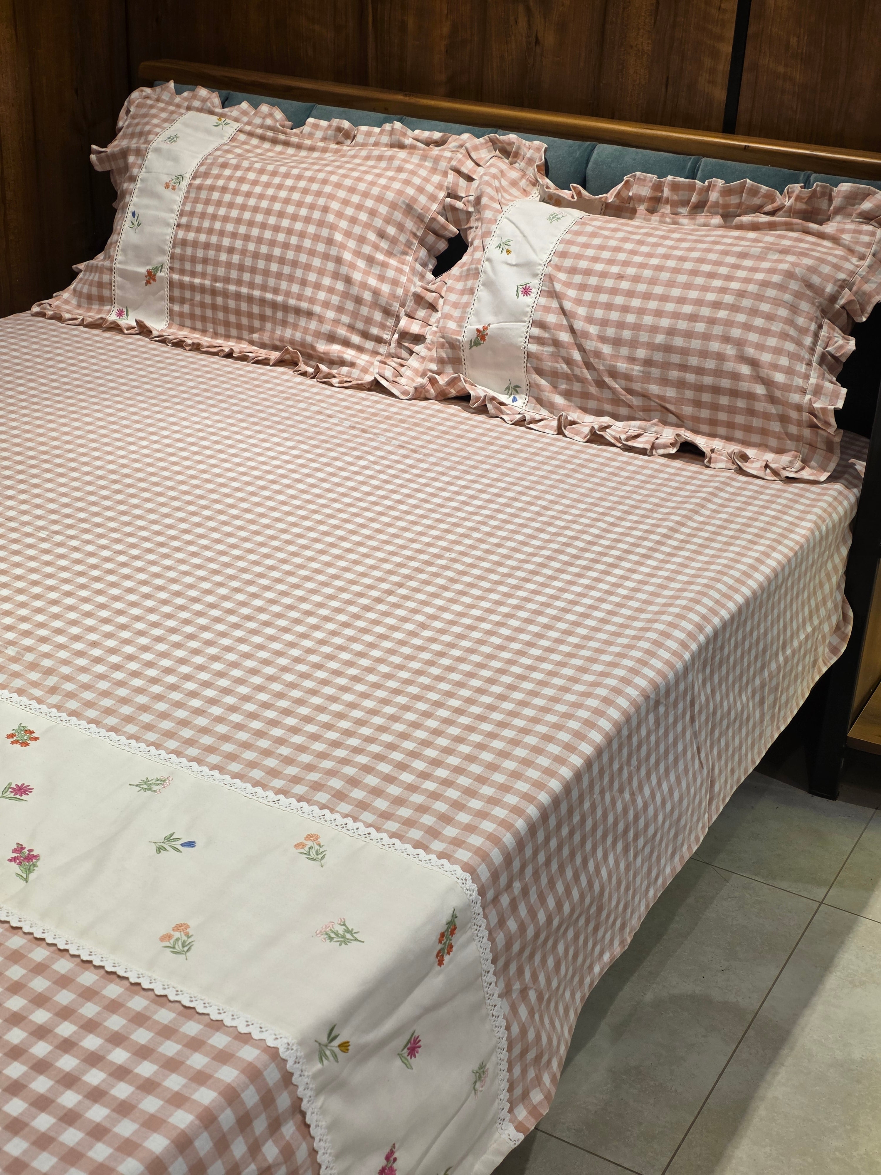 Gingham King Lace Bedsheet Set