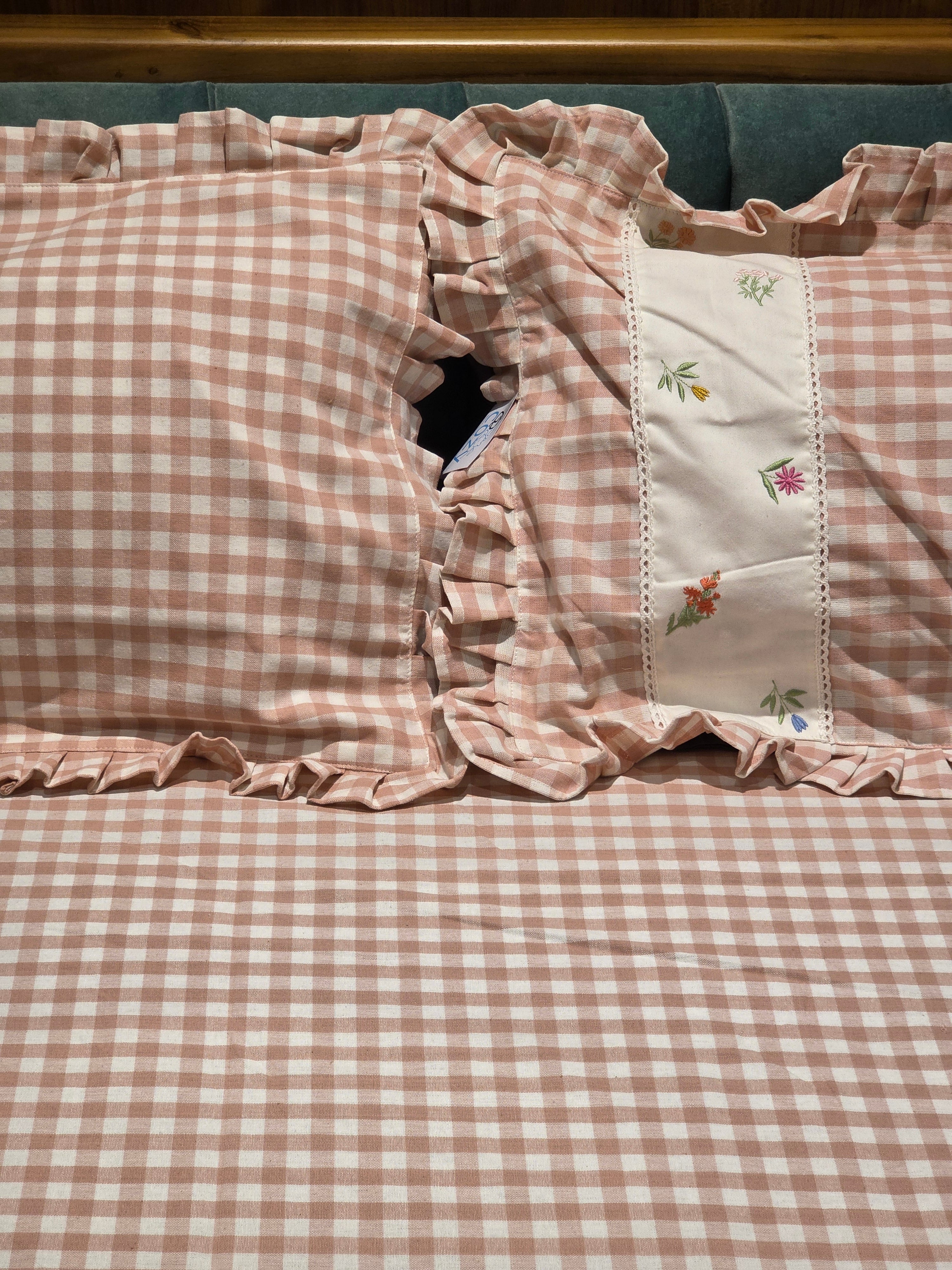 Gingham Queen Lace Bedsheet Set