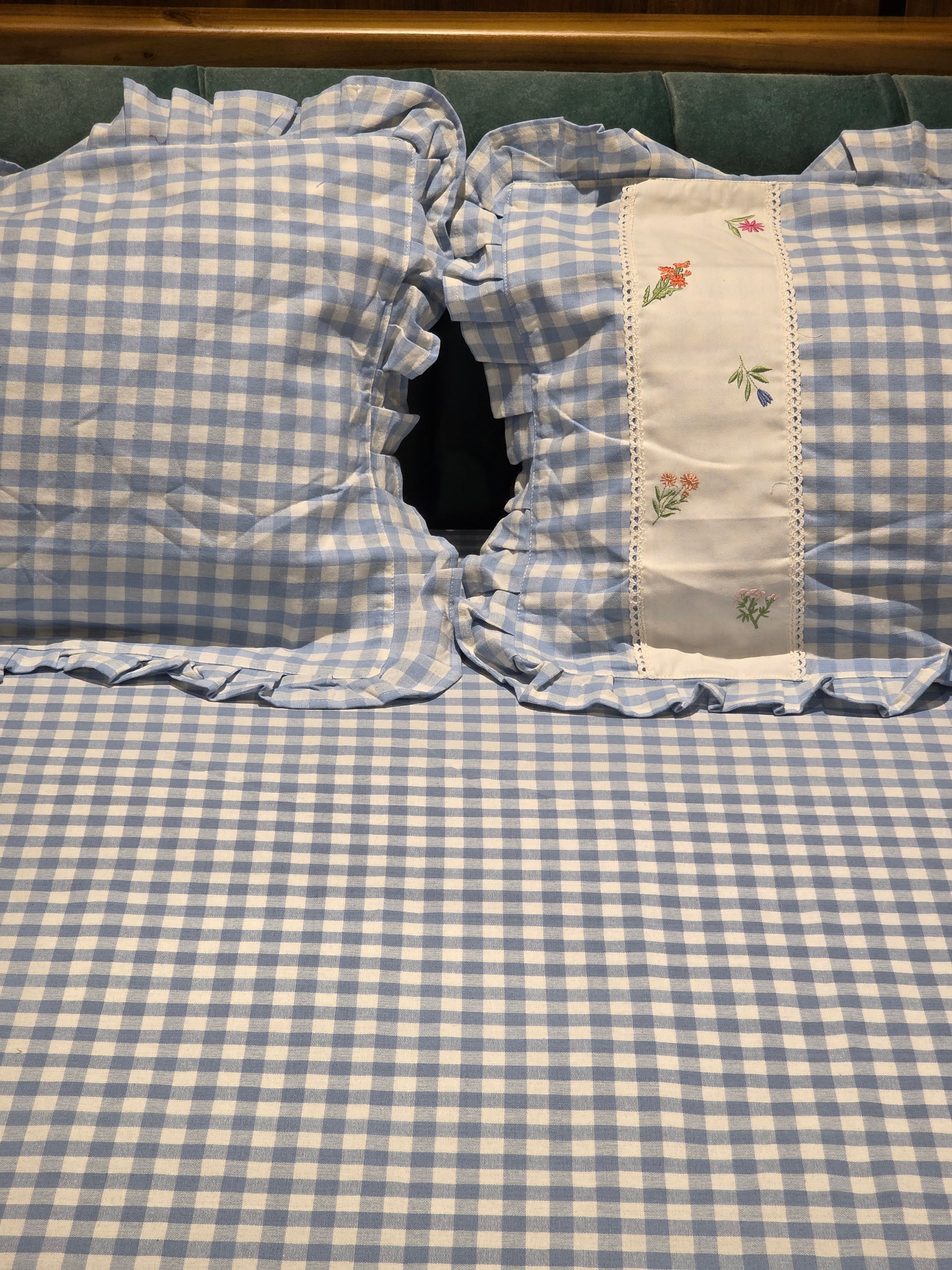 Gingham Queen Lace Bedsheet Set