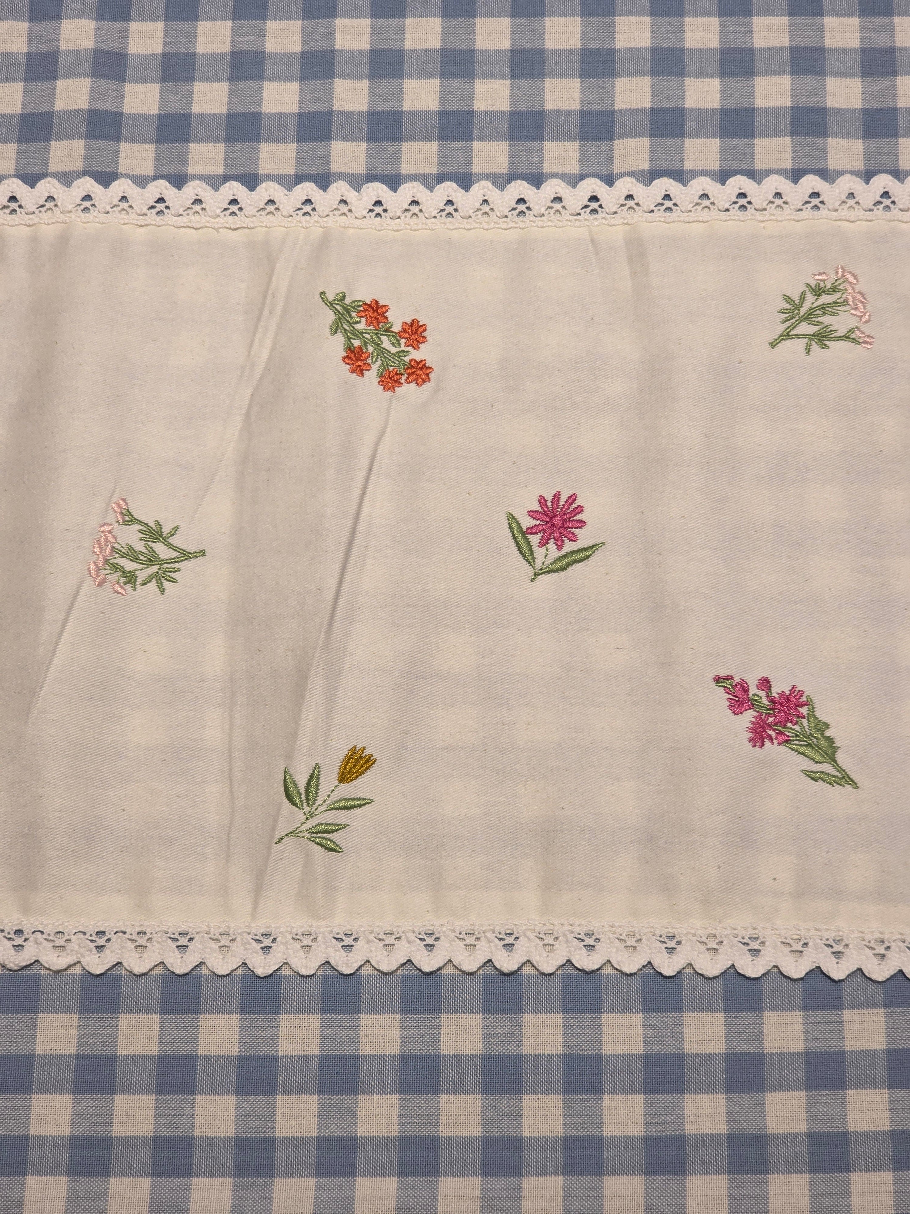 Gingham Queen Lace Bedsheet Set