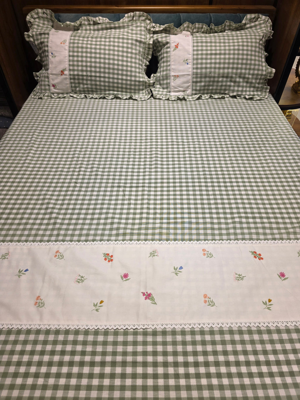Gingham King Lace Bedsheet Set