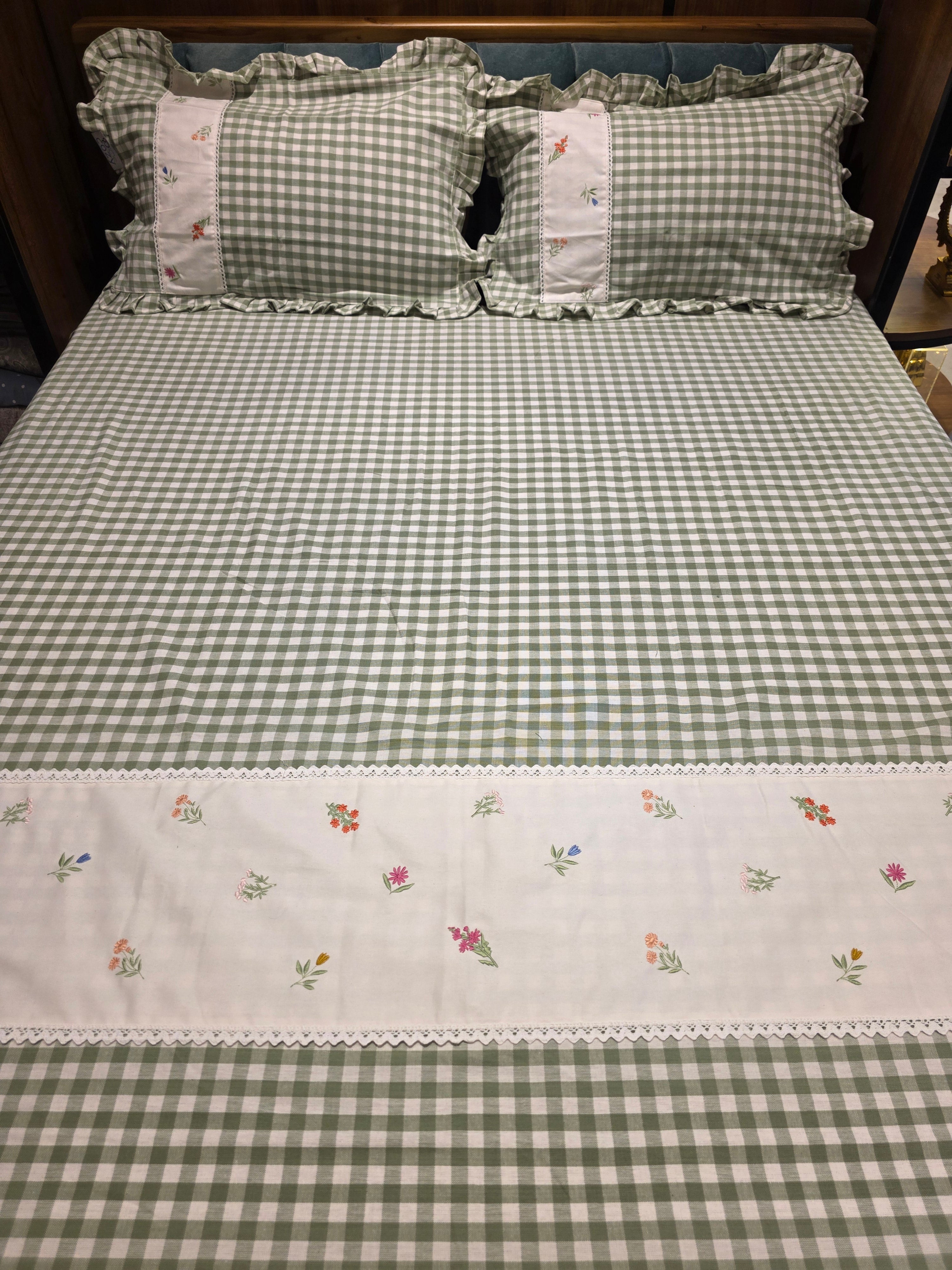 Gingham King Lace Bedsheet Set