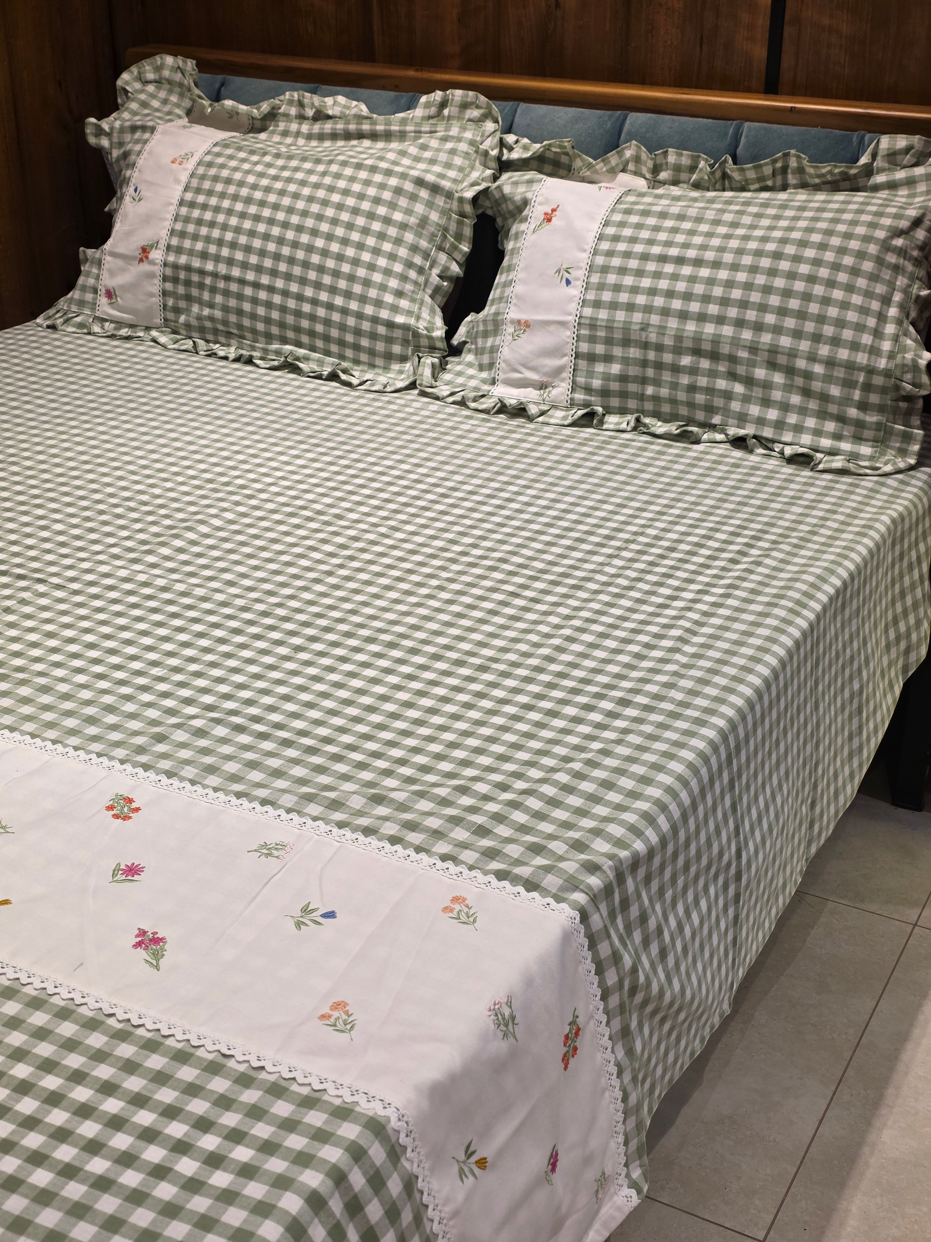 Gingham King Lace Bedsheet Set