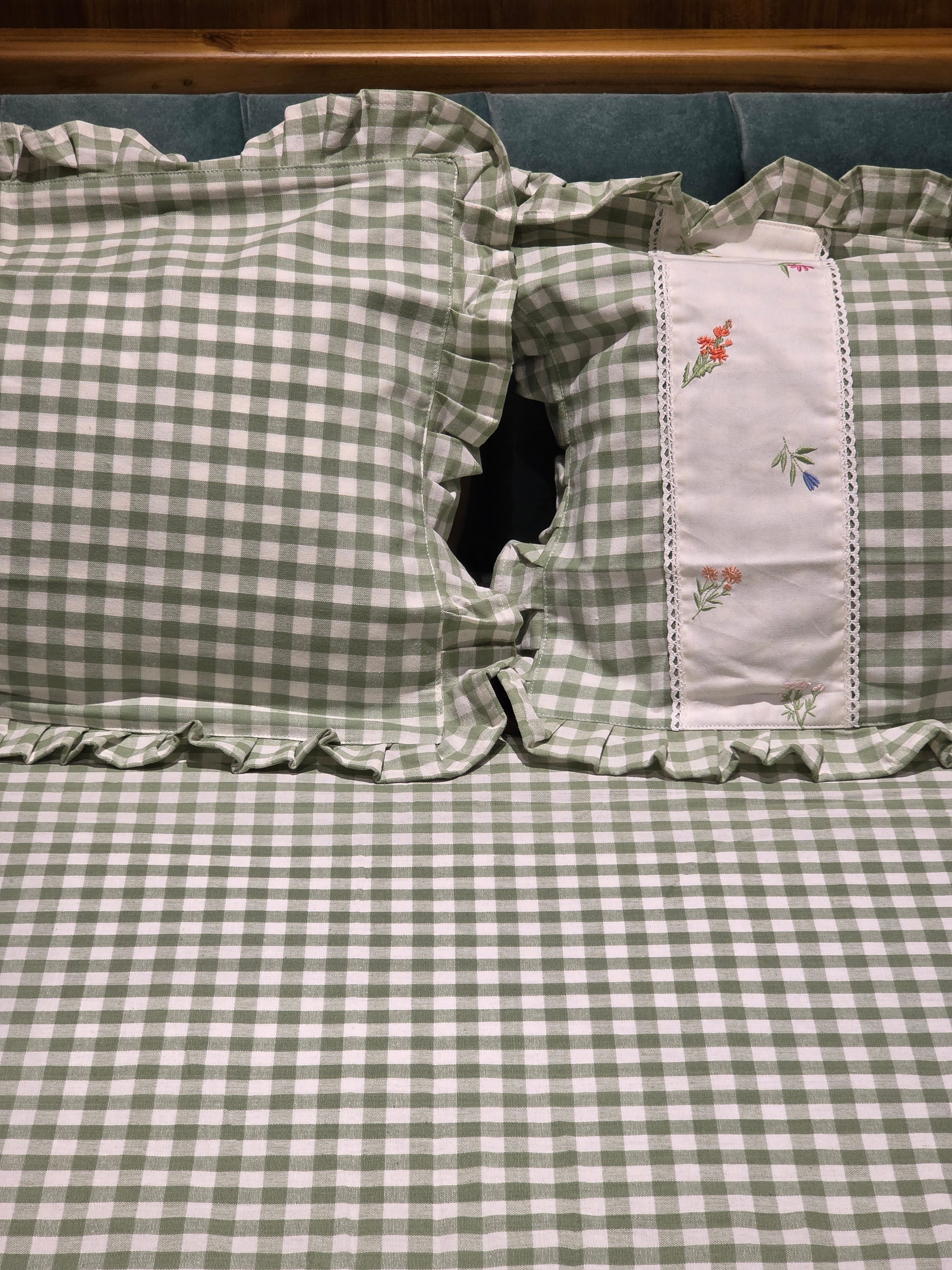 Gingham King Lace Bedsheet Set