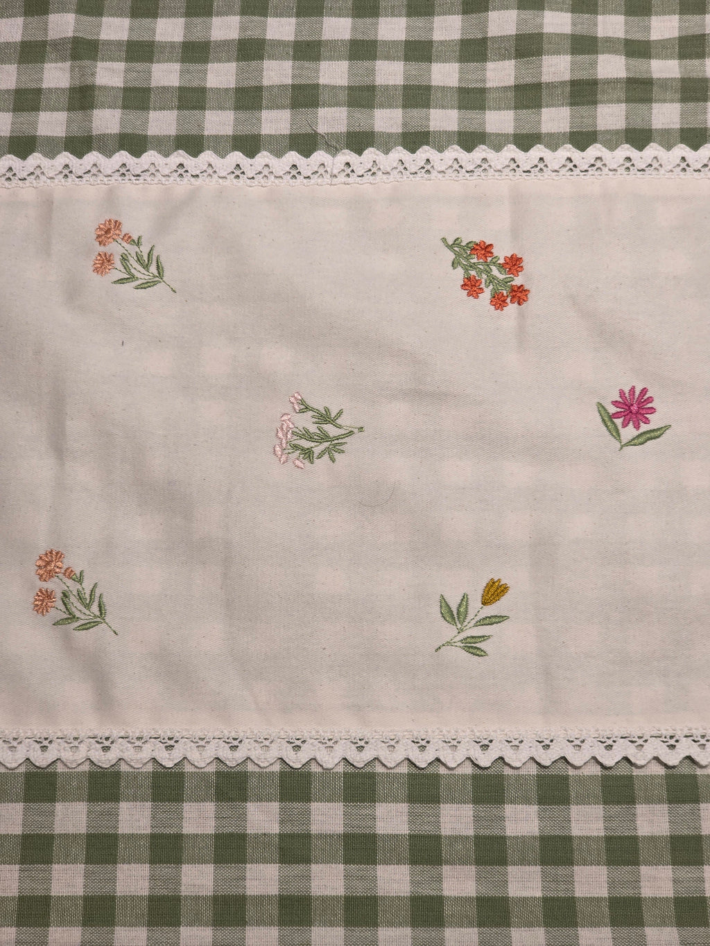 Gingham Queen Lace Bedsheet Set