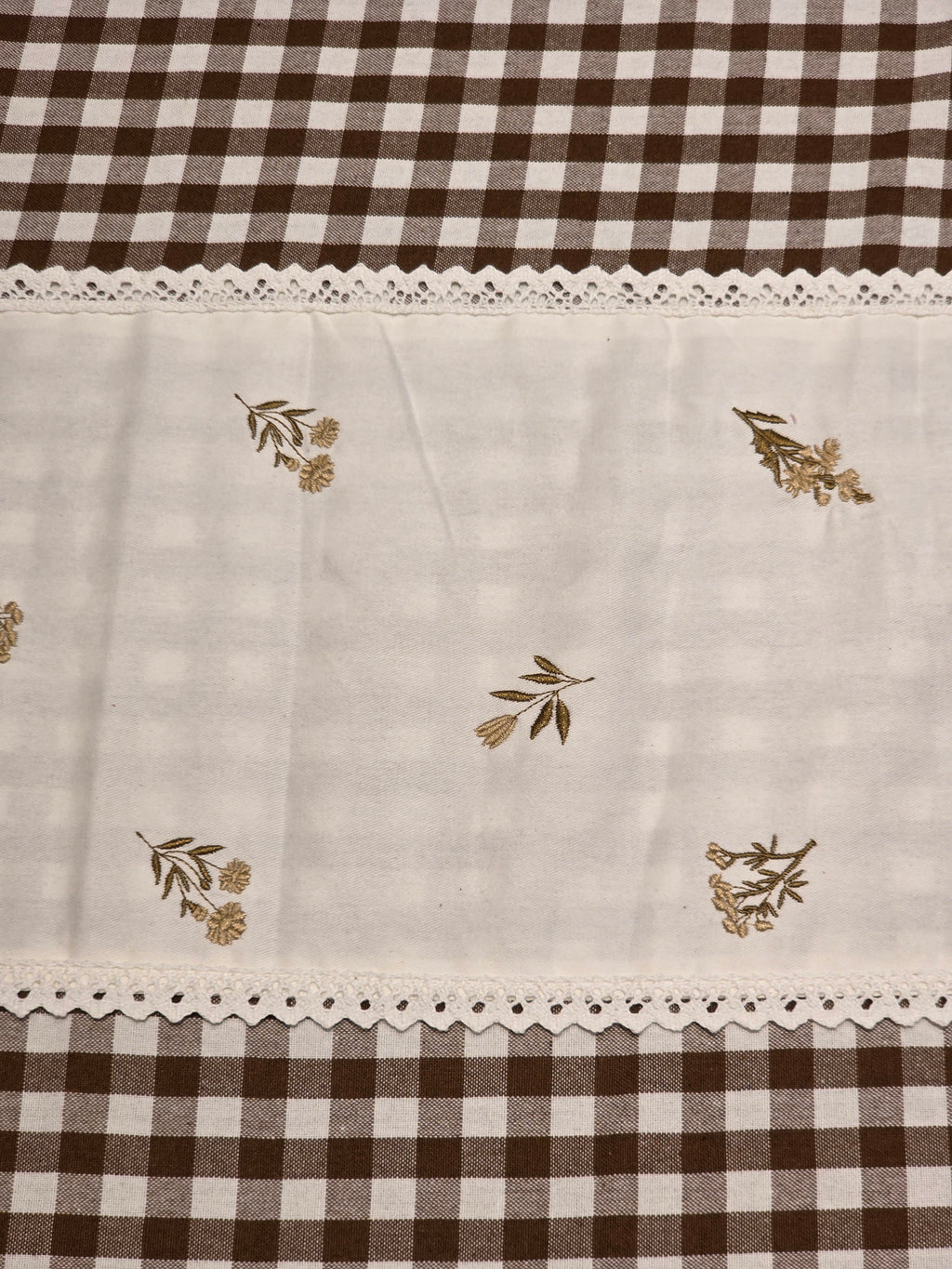 Gingham King Lace Bedsheet Set