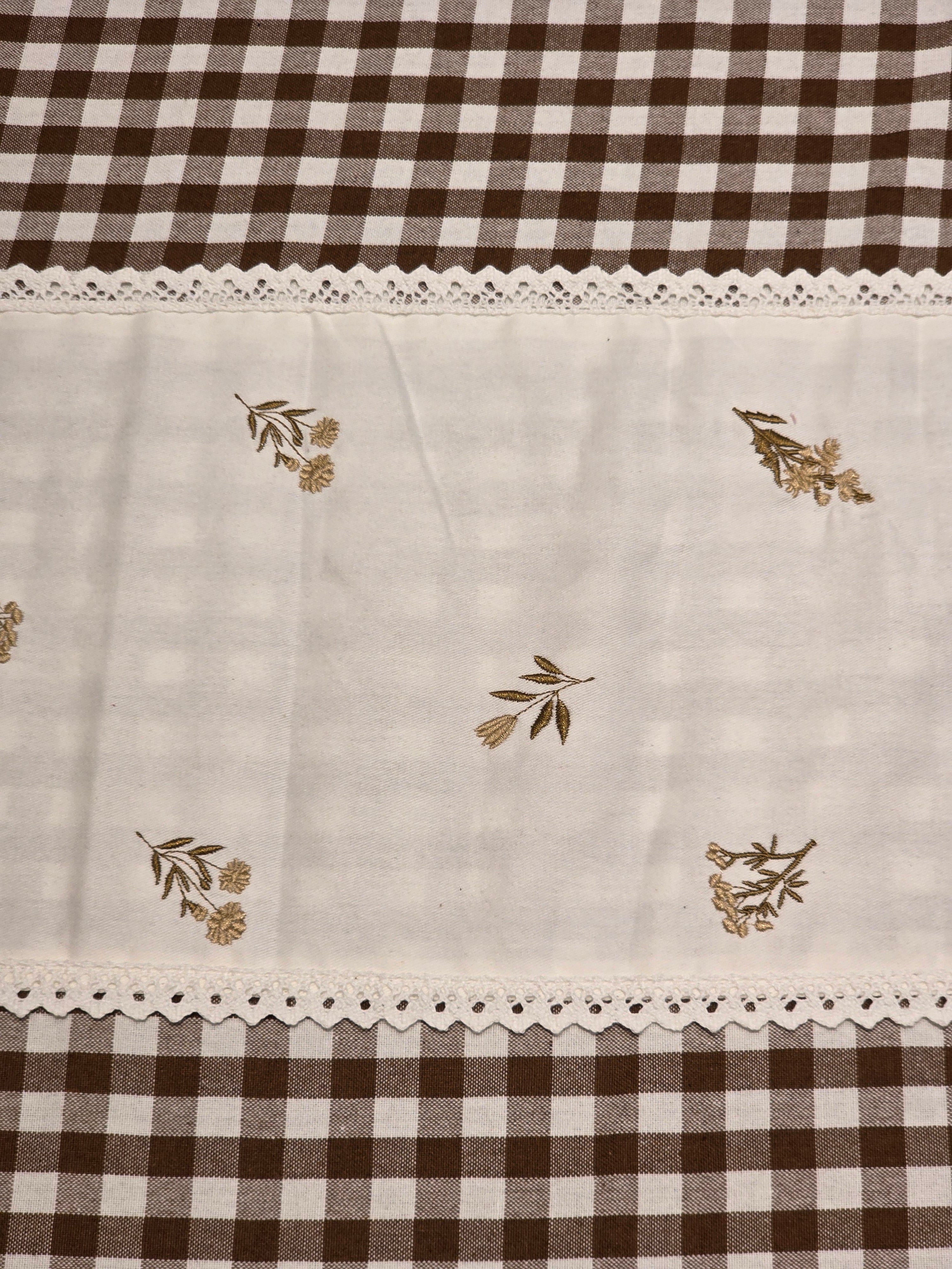 Gingham King Lace Bedsheet Set
